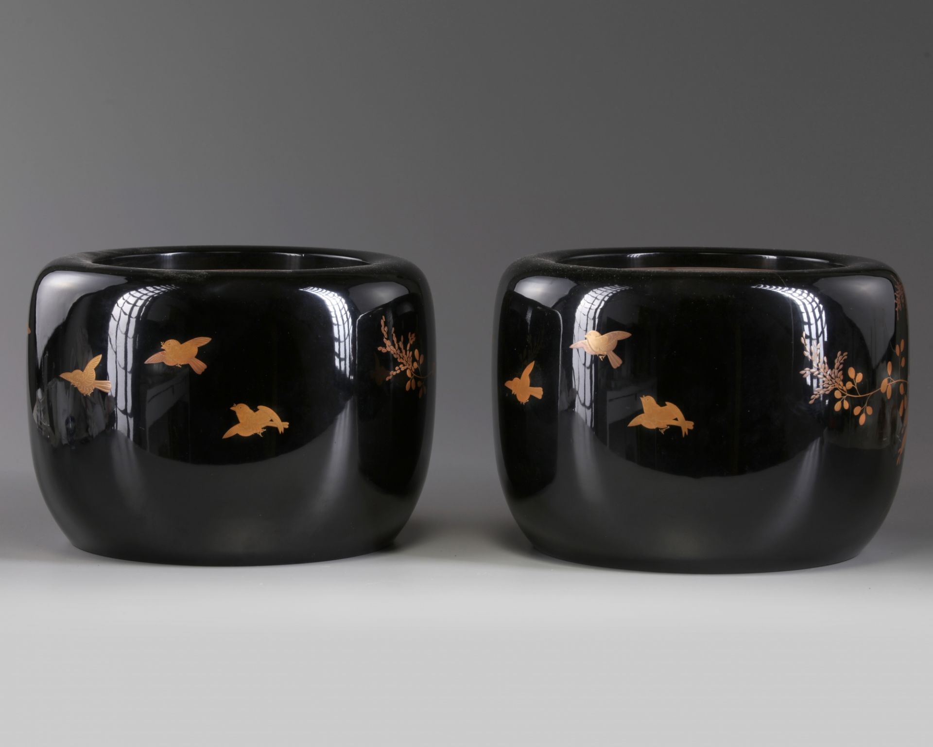 A pair of Japanese black hibachi - Bild 2 aus 2