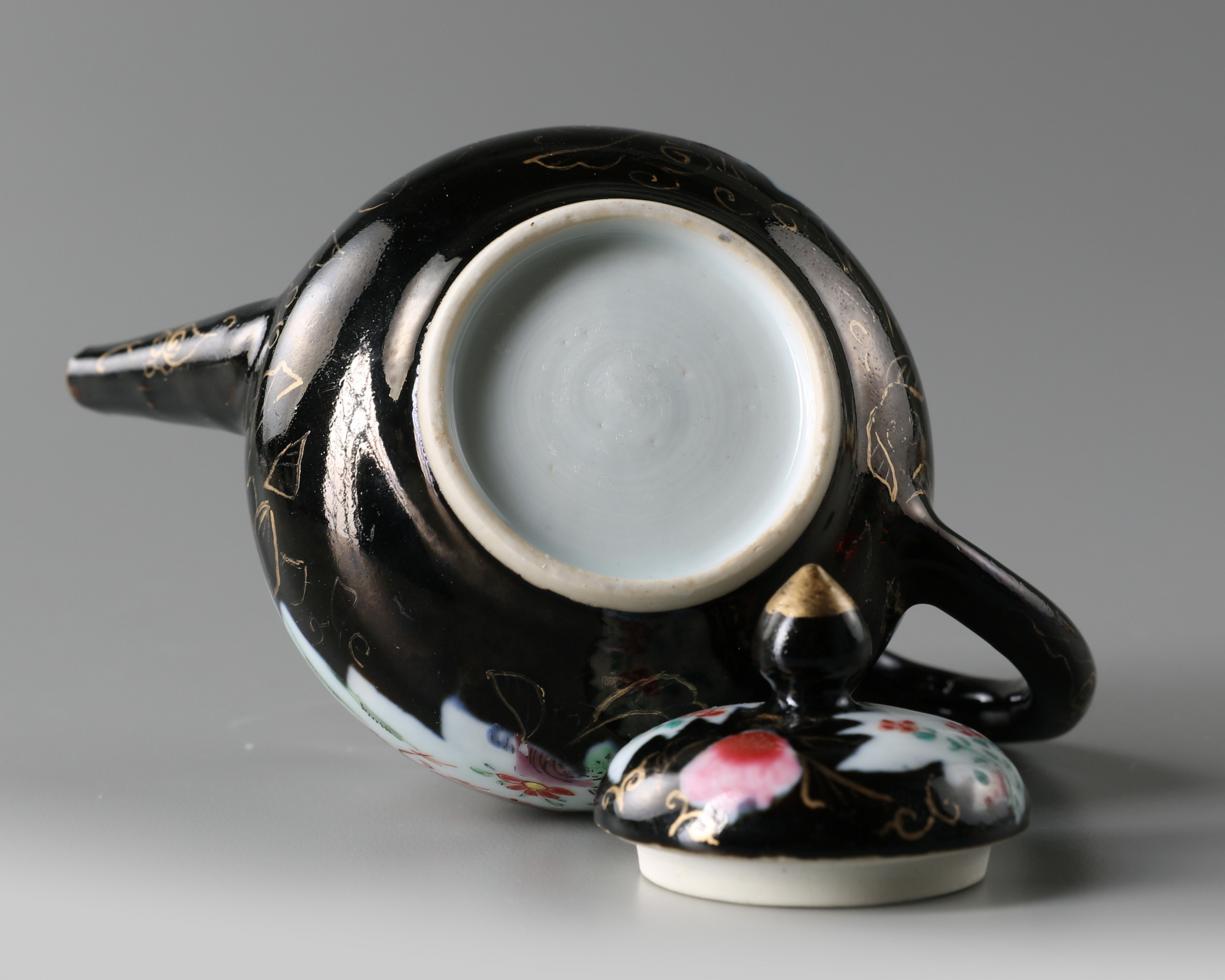 A Chinese mirror black-ground famille rose 'quails' teapot and cover - Image 5 of 5