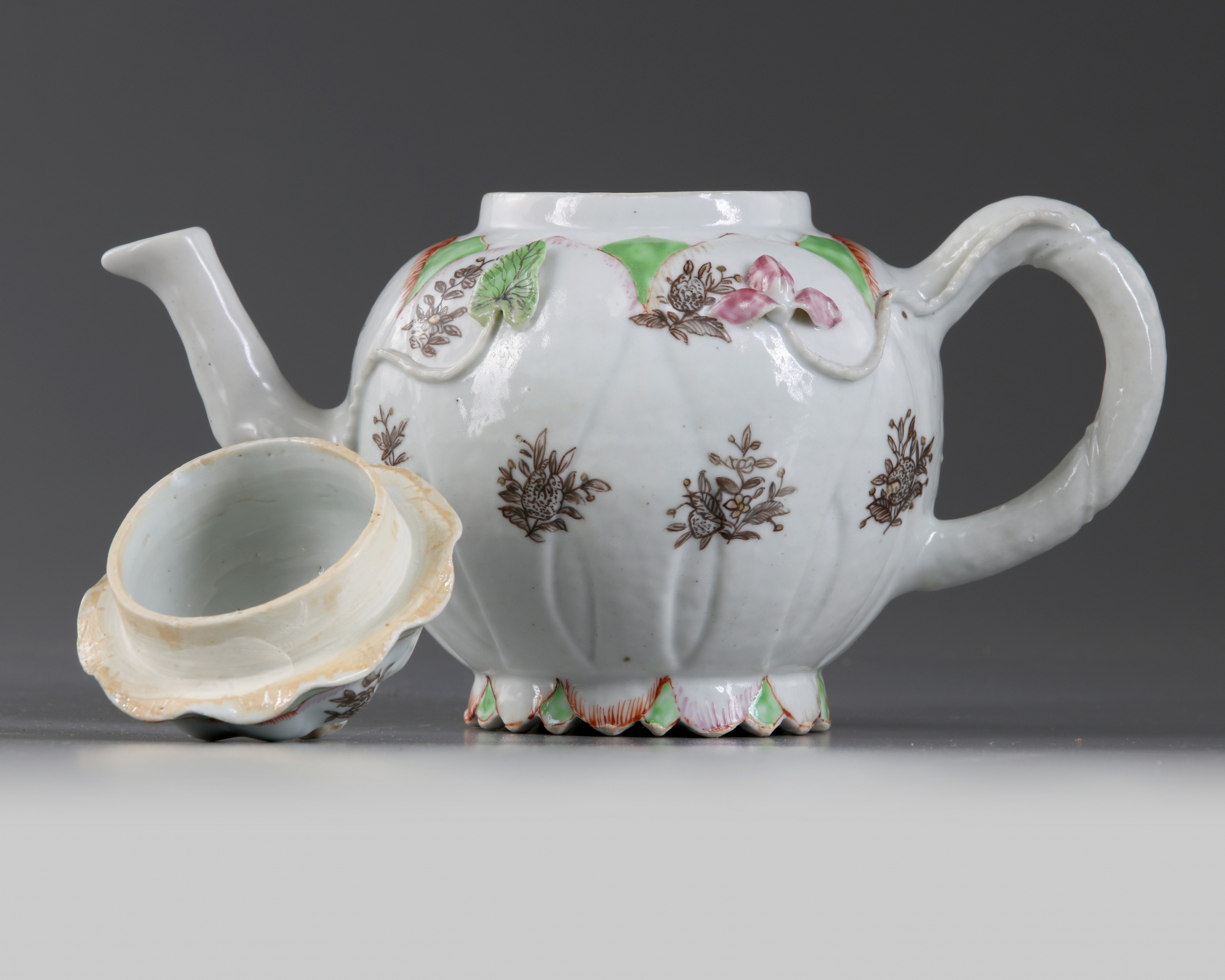 A Chinese famille rose 'lotus' teapot and cover - Image 3 of 4