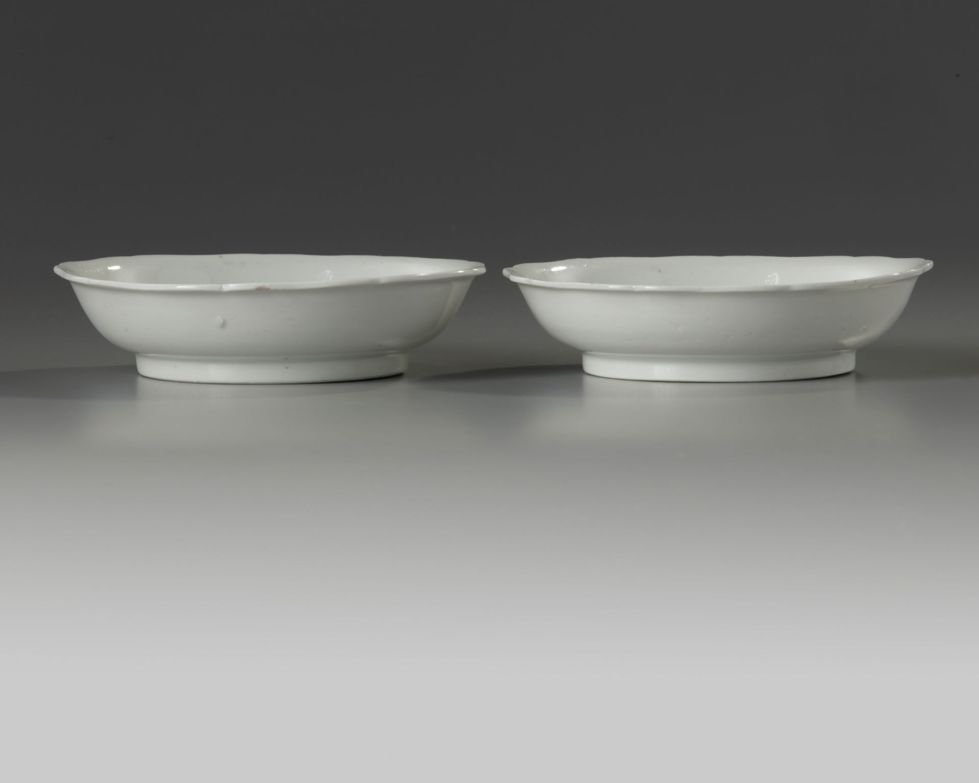 A pair of Japanese 'kakiemon' dishes - Bild 3 aus 3