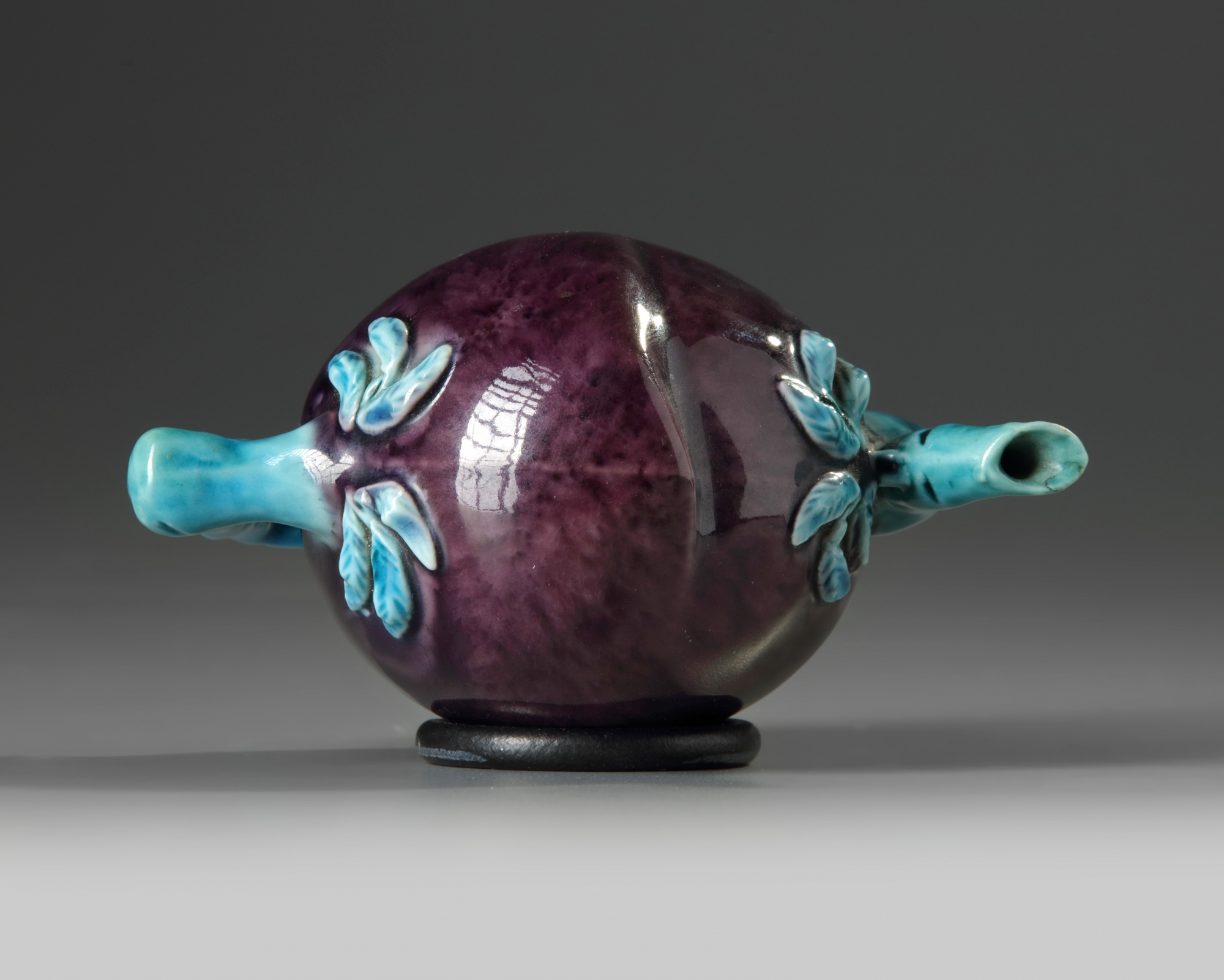 A Chinese aubergine and turquoise-decorated Cadogan teapot - Image 4 of 4