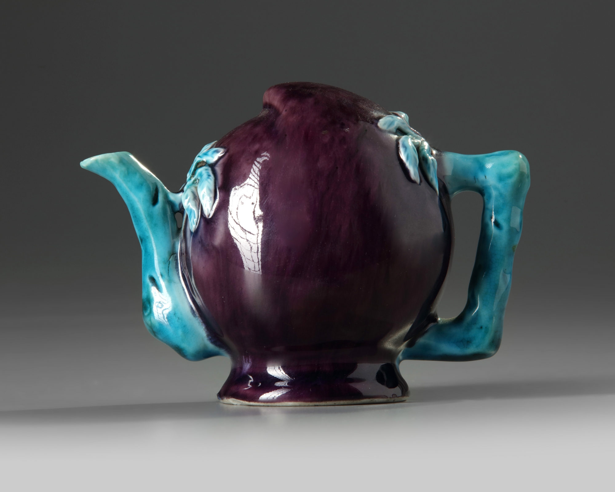 A Chinese aubergine and turquoise-decorated Cadogan teapot - Image 2 of 4