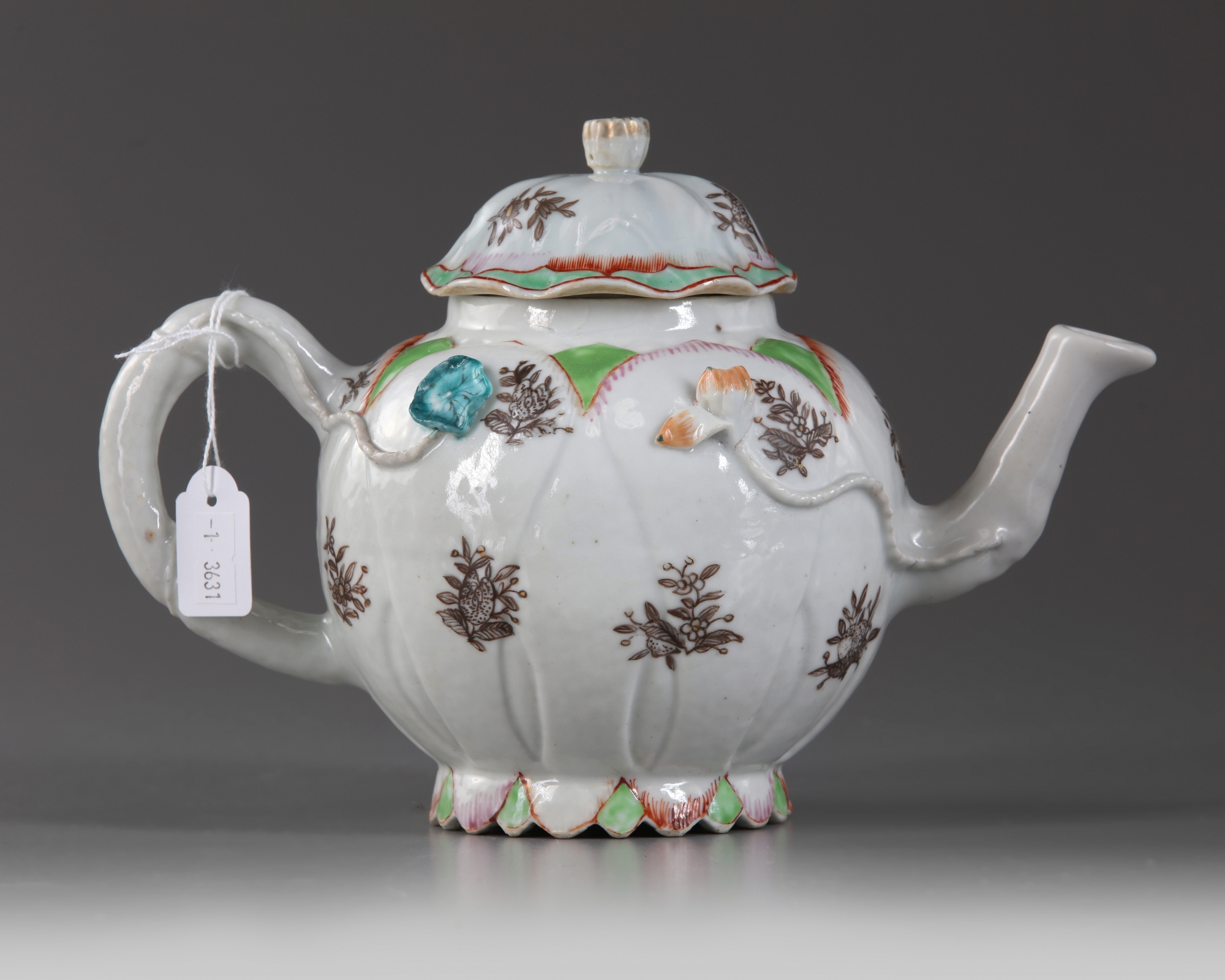 A Chinese famille rose 'lotus' teapot and cover - Image 4 of 4
