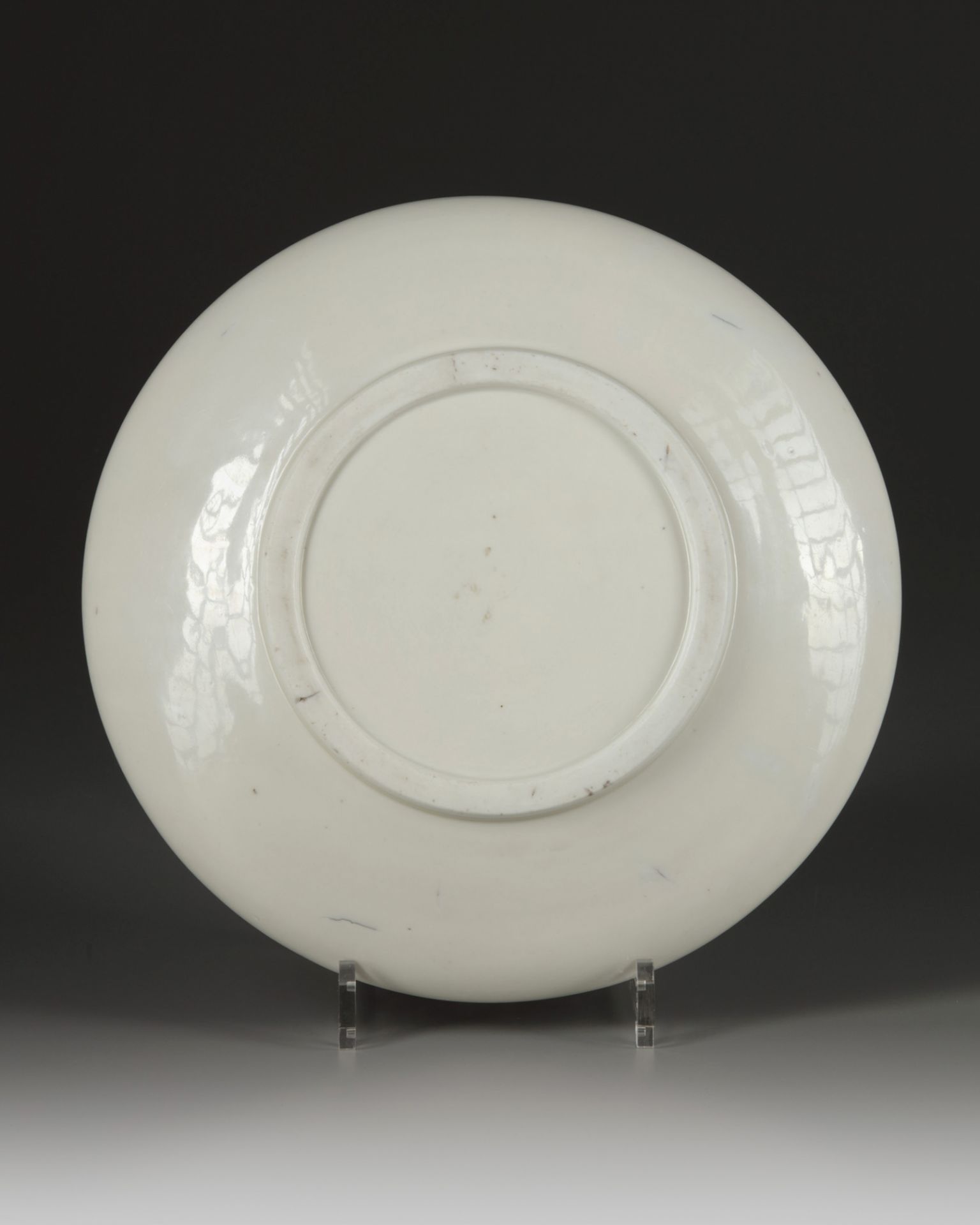 A Chinese Dehua white-glazed incised dish - Bild 2 aus 2