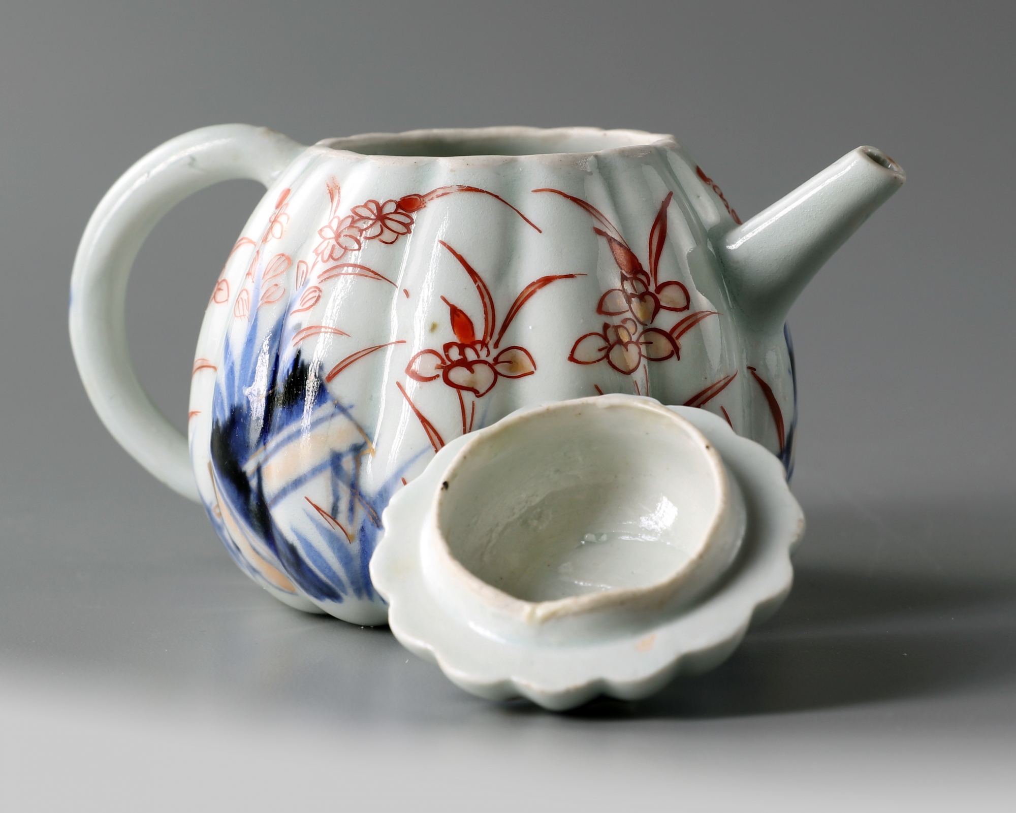 A Chinese imari 'floral' lobed teapot - Image 3 of 4