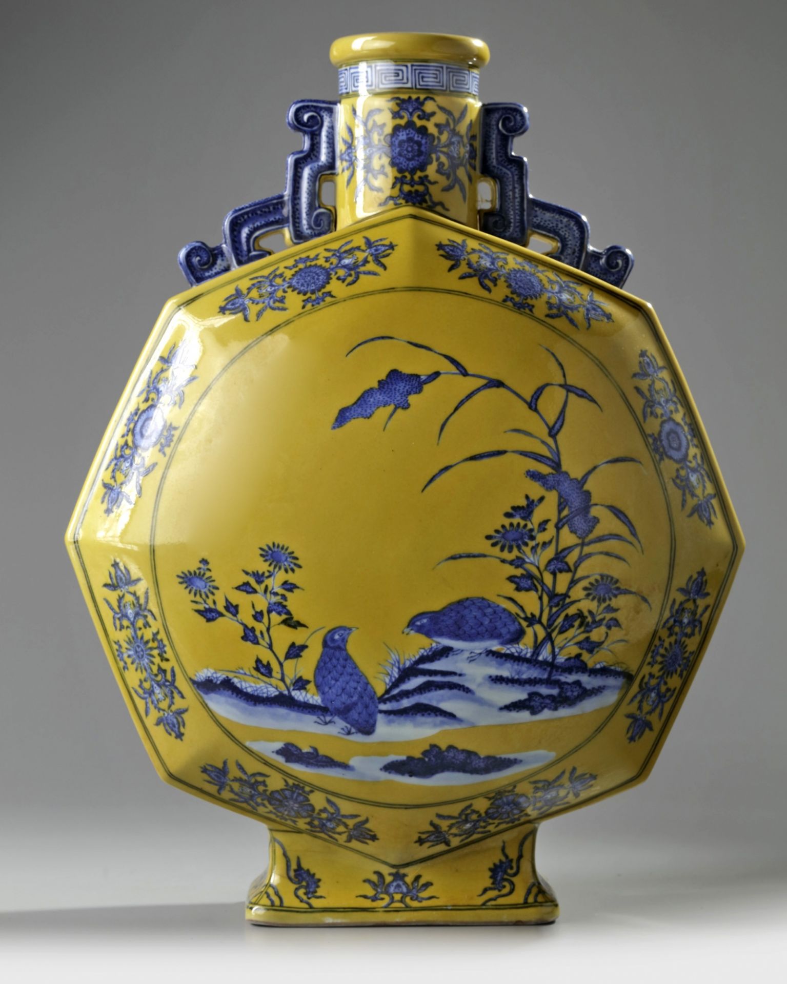 A massive Chinese yellow-ground blue and white moonflask - Image 2 of 5