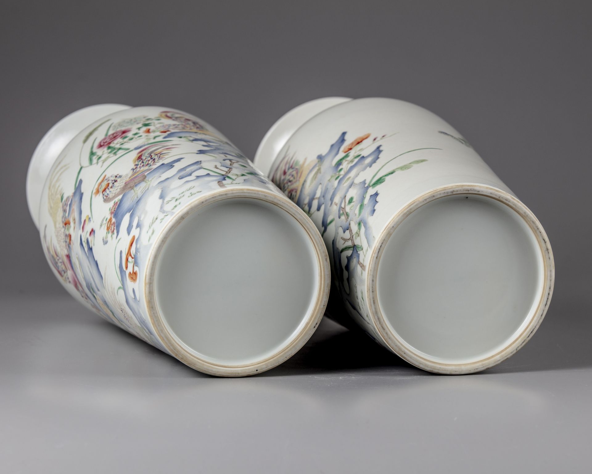 A pair of famille rose vases - Image 5 of 5