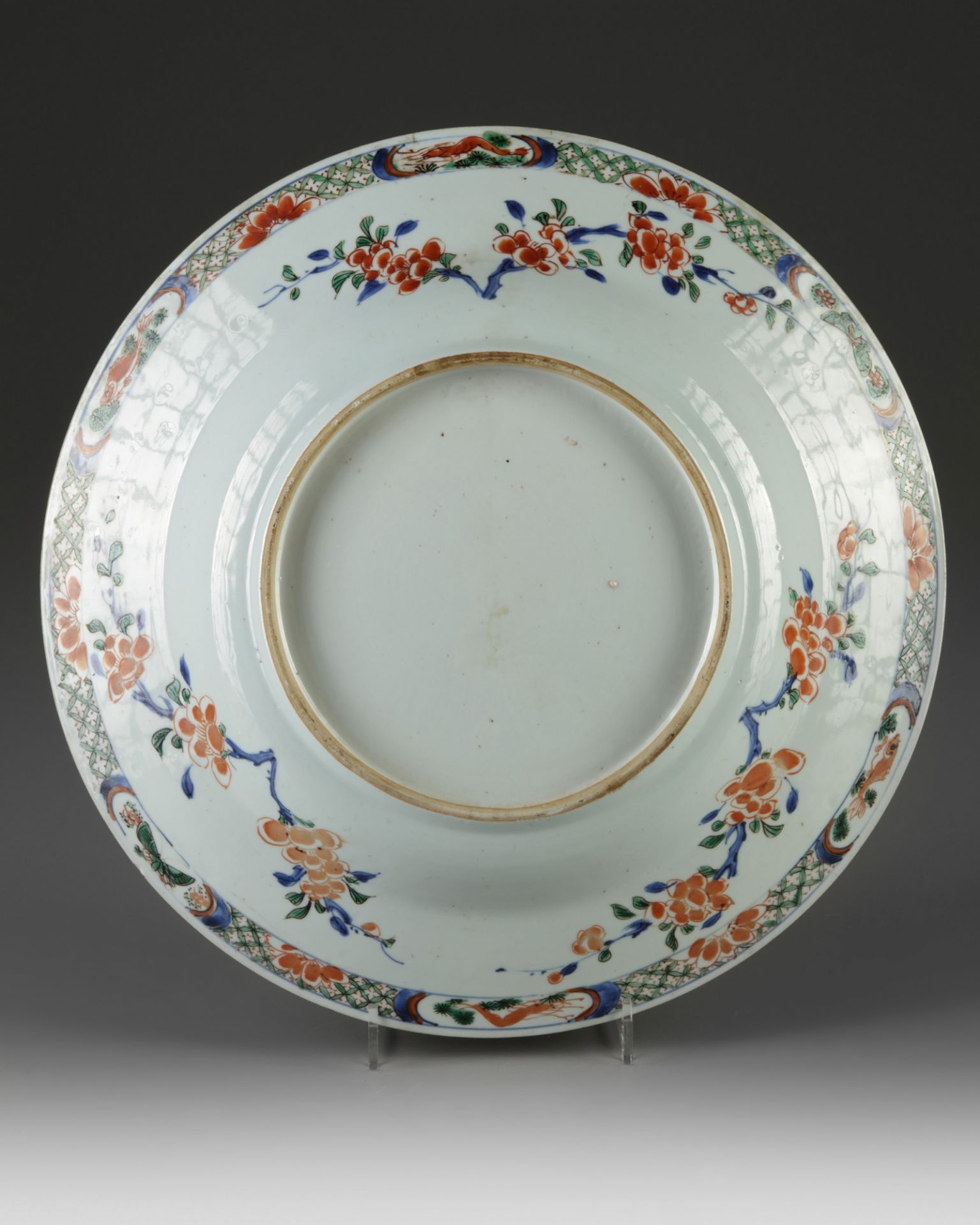 A Chinese verte-imari 'Stanislaw' pattern charger - Image 2 of 2