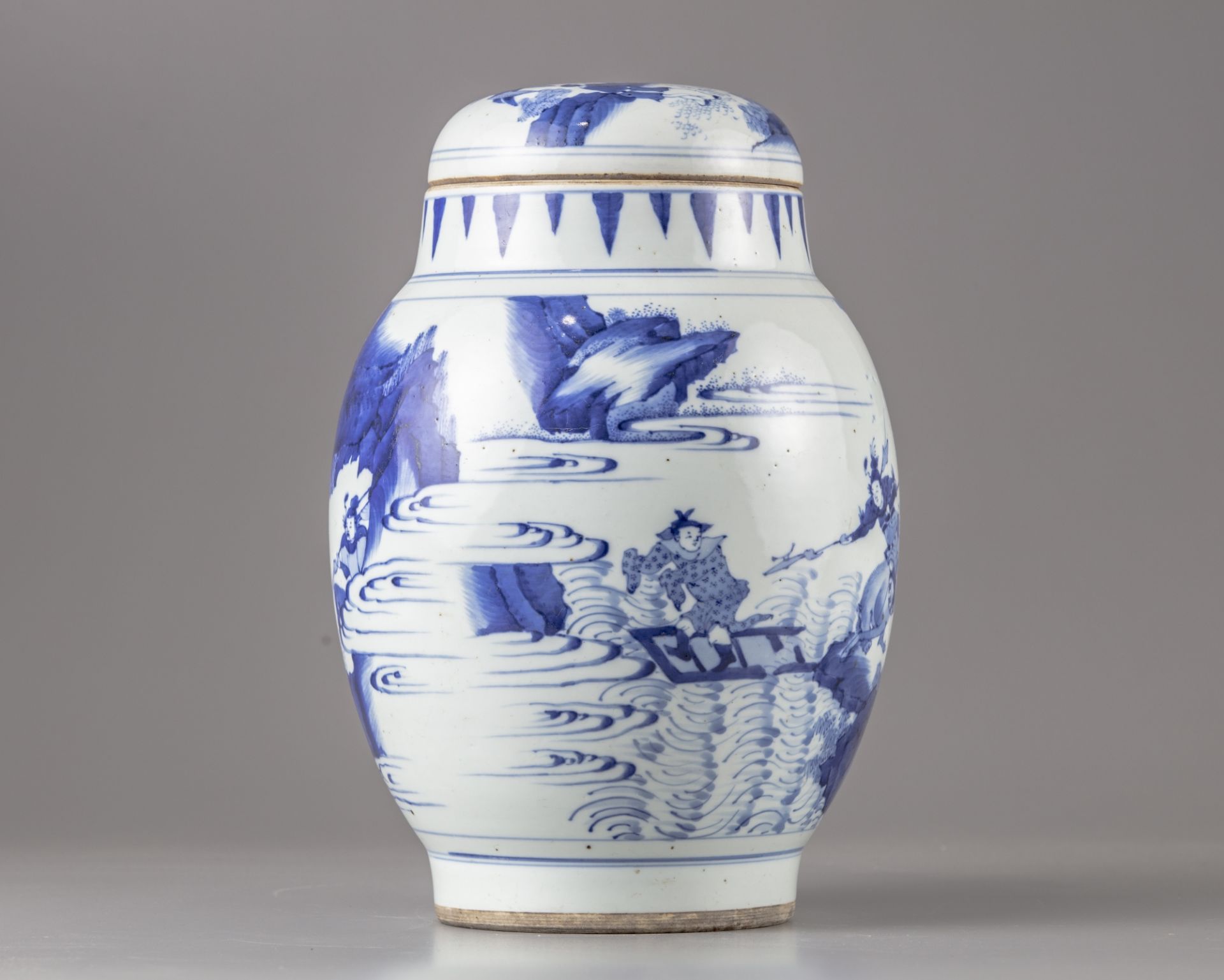 A blue and white pot and cover - Image 3 of 5