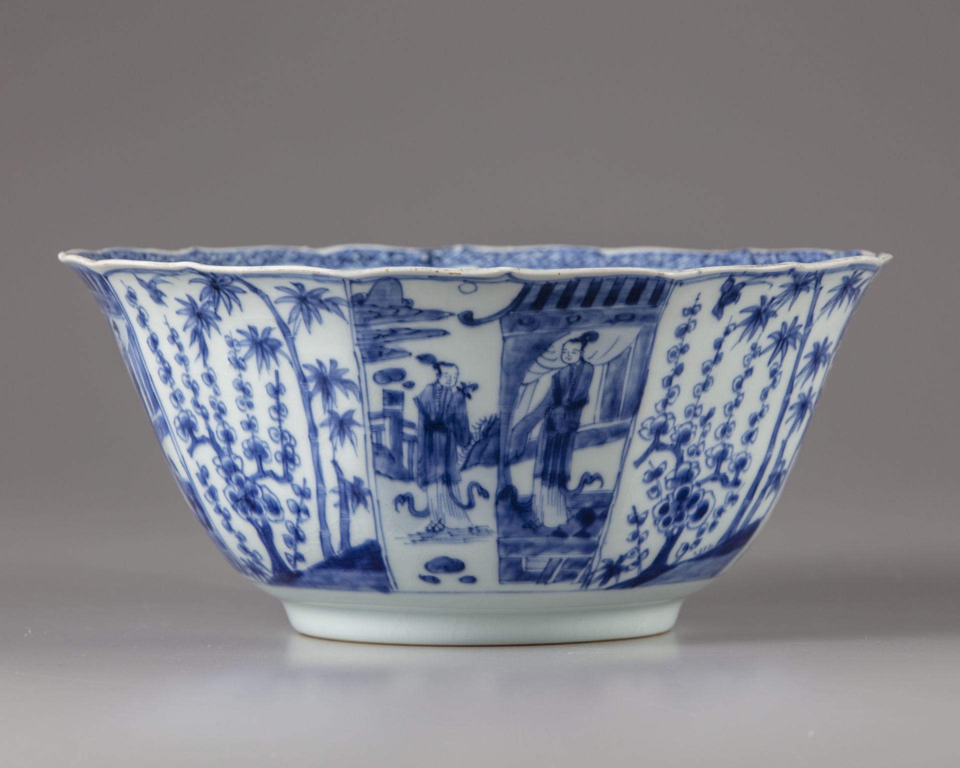 A Chinese blue and white barbed rim bowl - Image 3 of 5