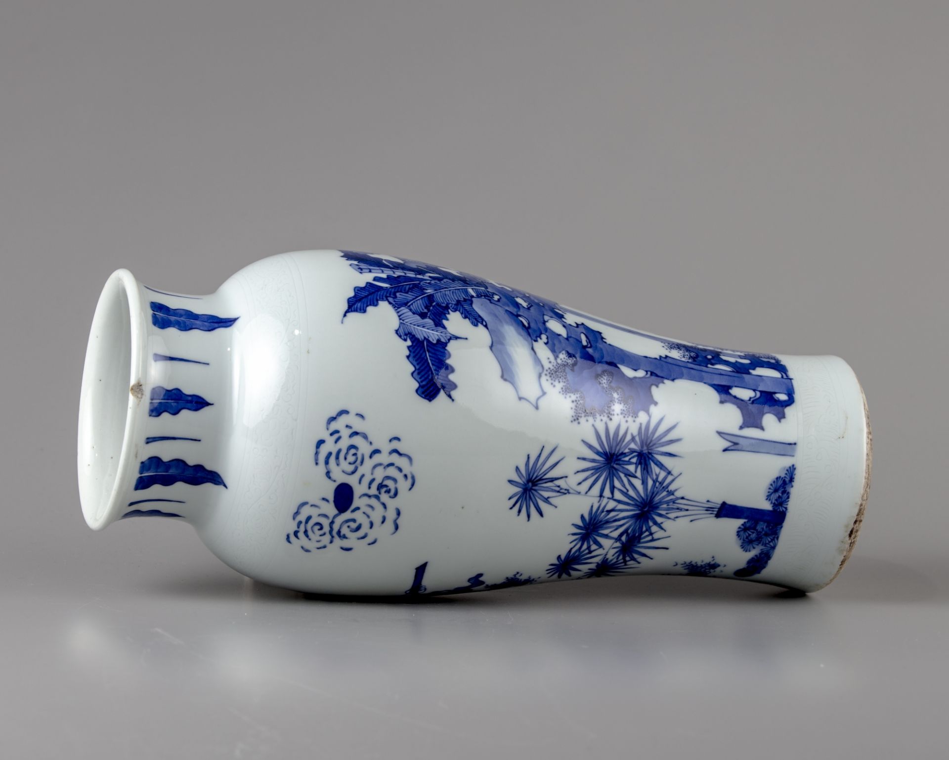 A Chinese blue and white 'Zhong Kui' slender vase - Bild 7 aus 7