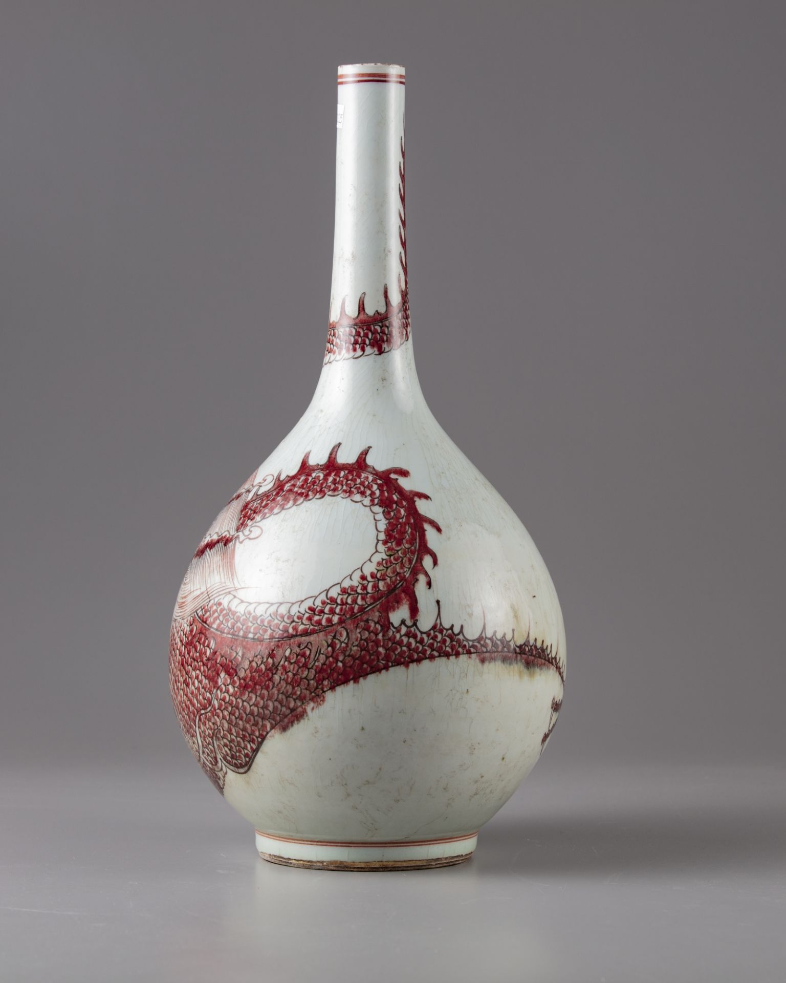 A coral red decorated 'dragon' vase - Image 6 of 6