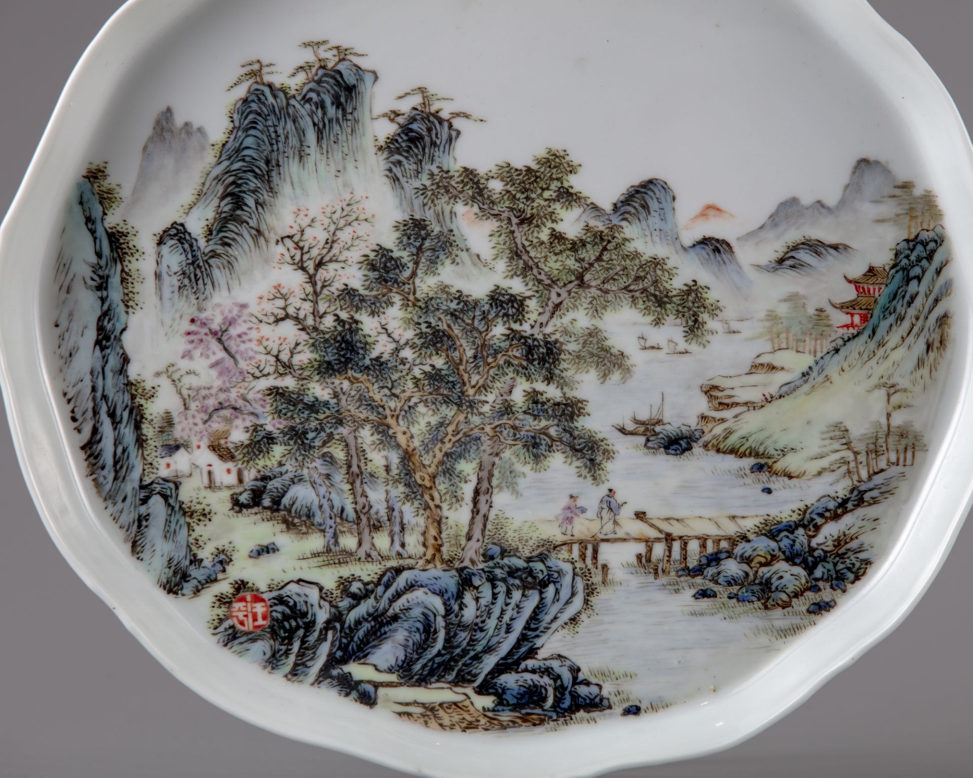 A famille-rose 'landscape' dish - Image 4 of 4