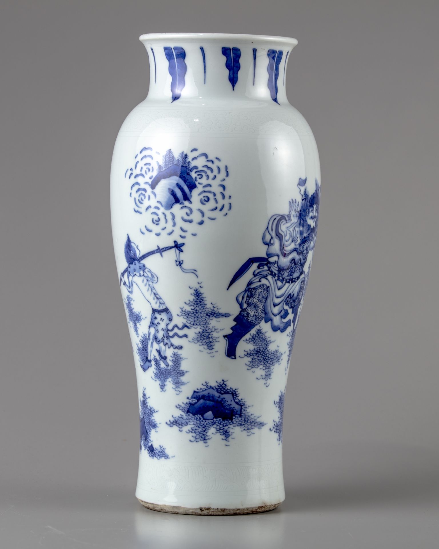A Chinese blue and white 'Zhong Kui' slender vase - Bild 3 aus 7