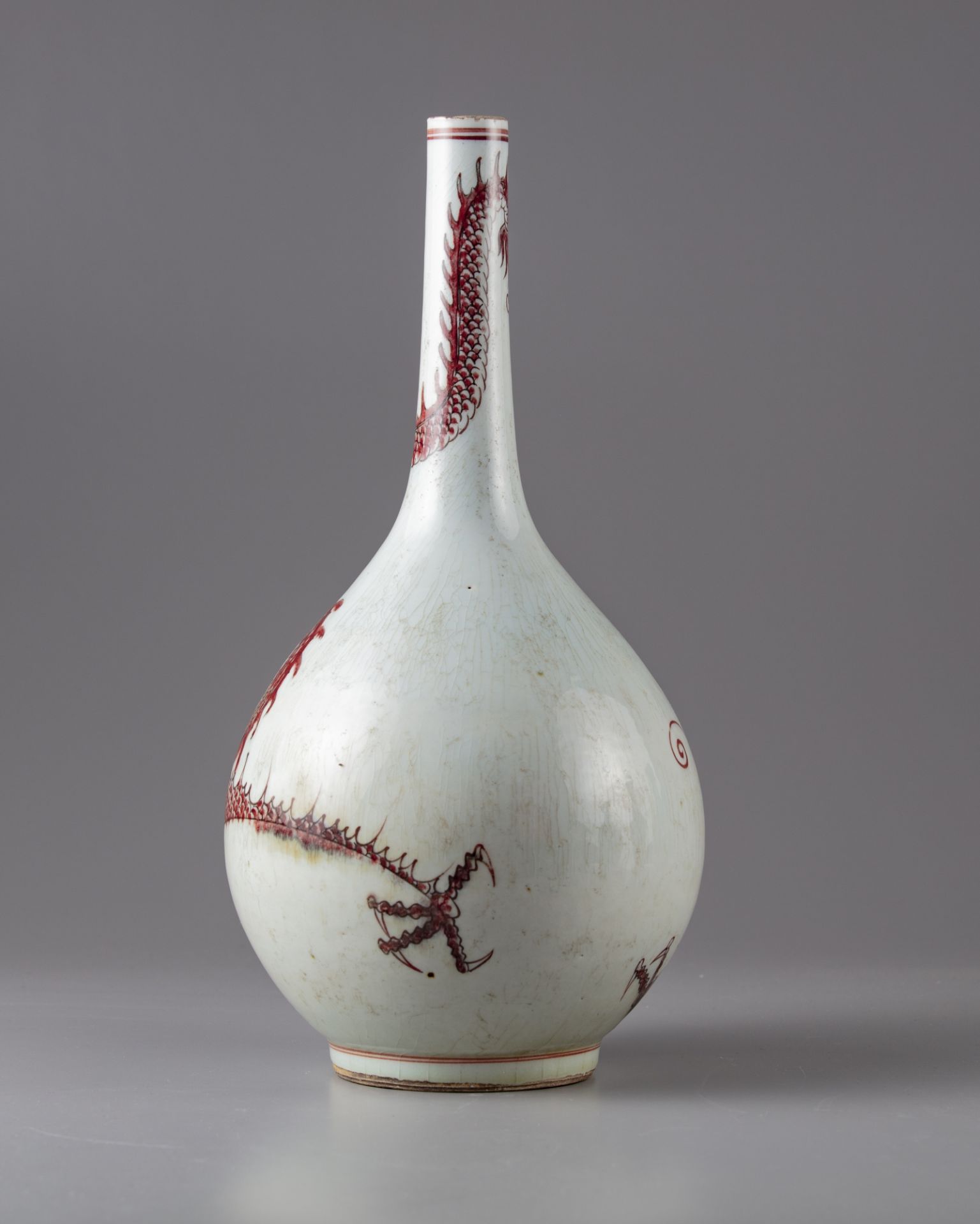 A coral red decorated 'dragon' vase - Image 2 of 6