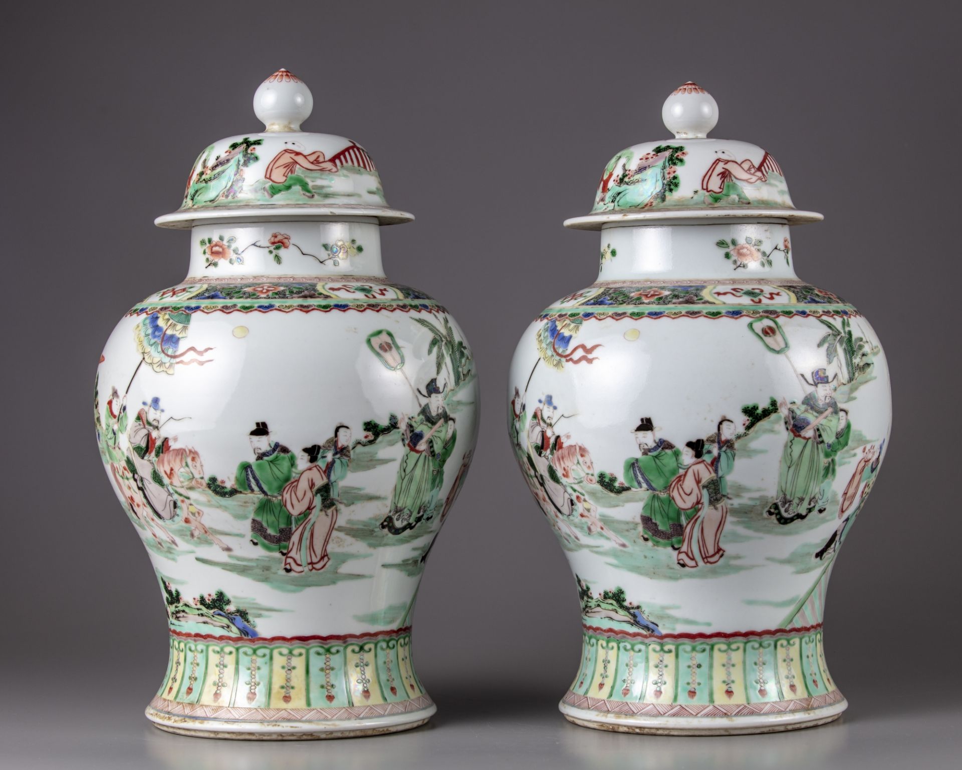 A pair of famille verte vases with cover - Image 6 of 8