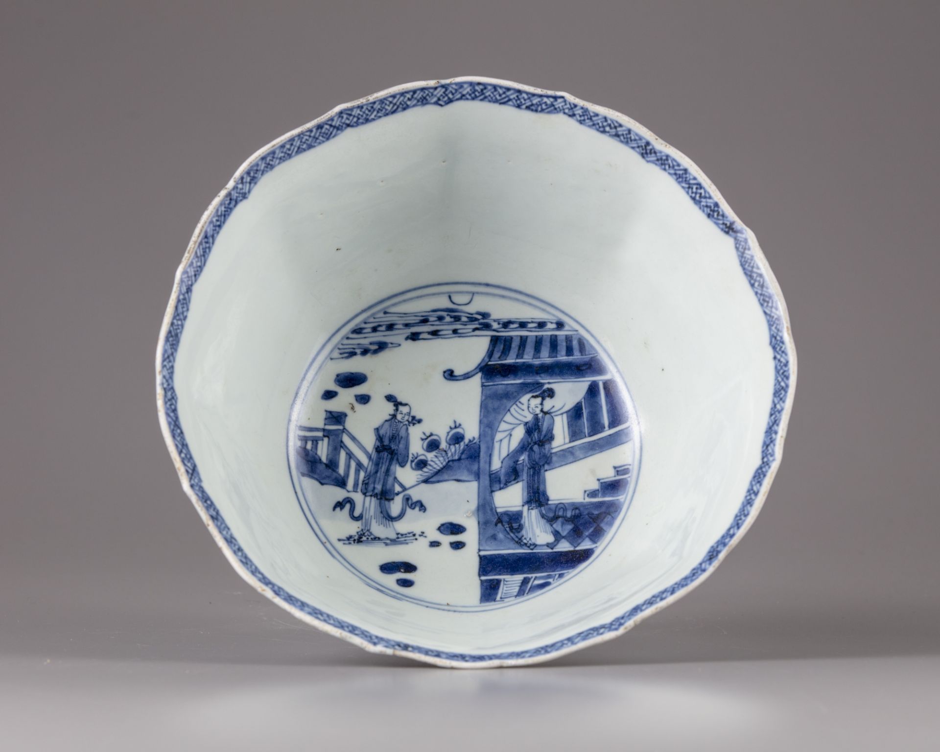 A Chinese blue and white barbed rim bowl - Image 5 of 5