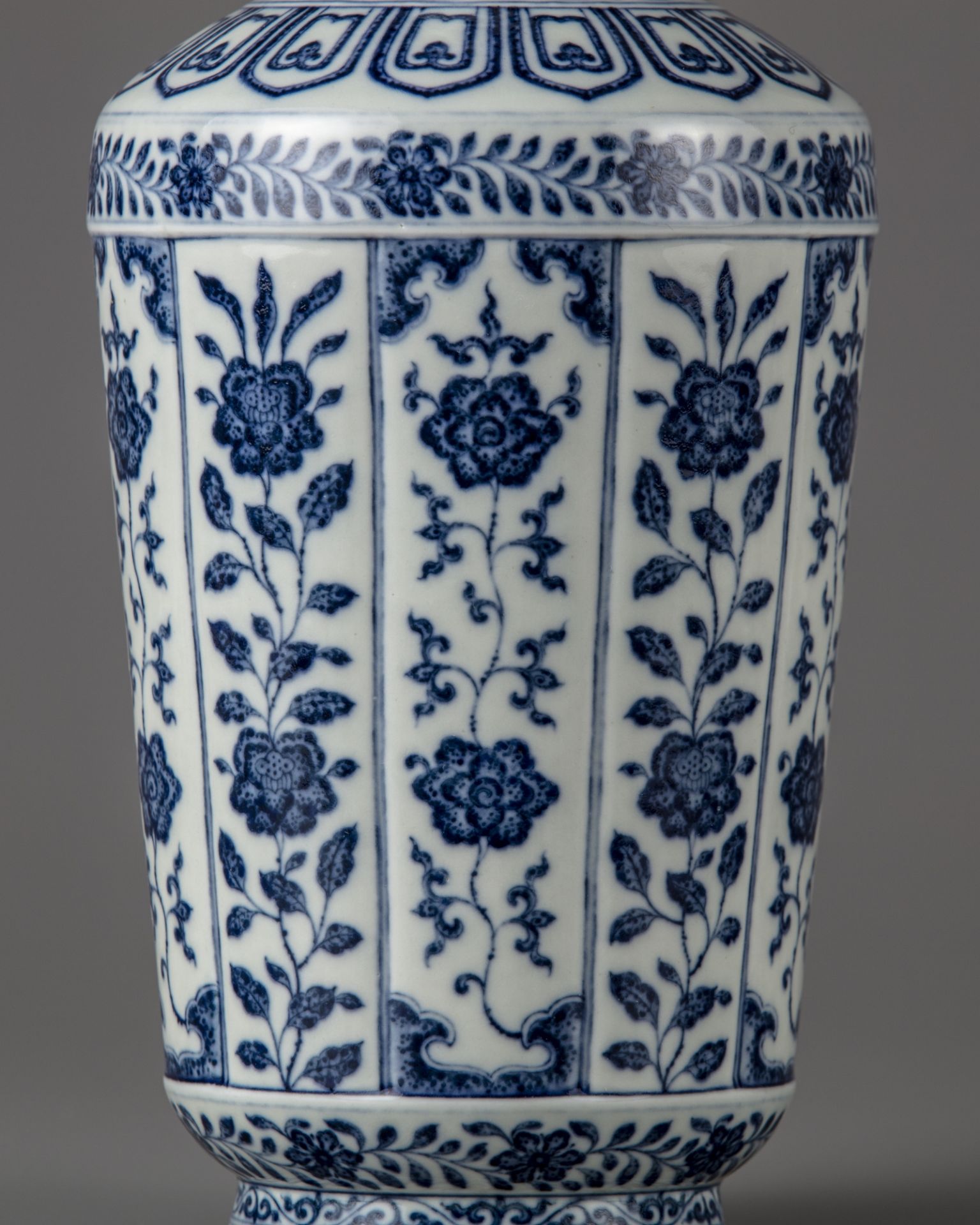 A Chinese bottle shaped vase - Image 11 of 11