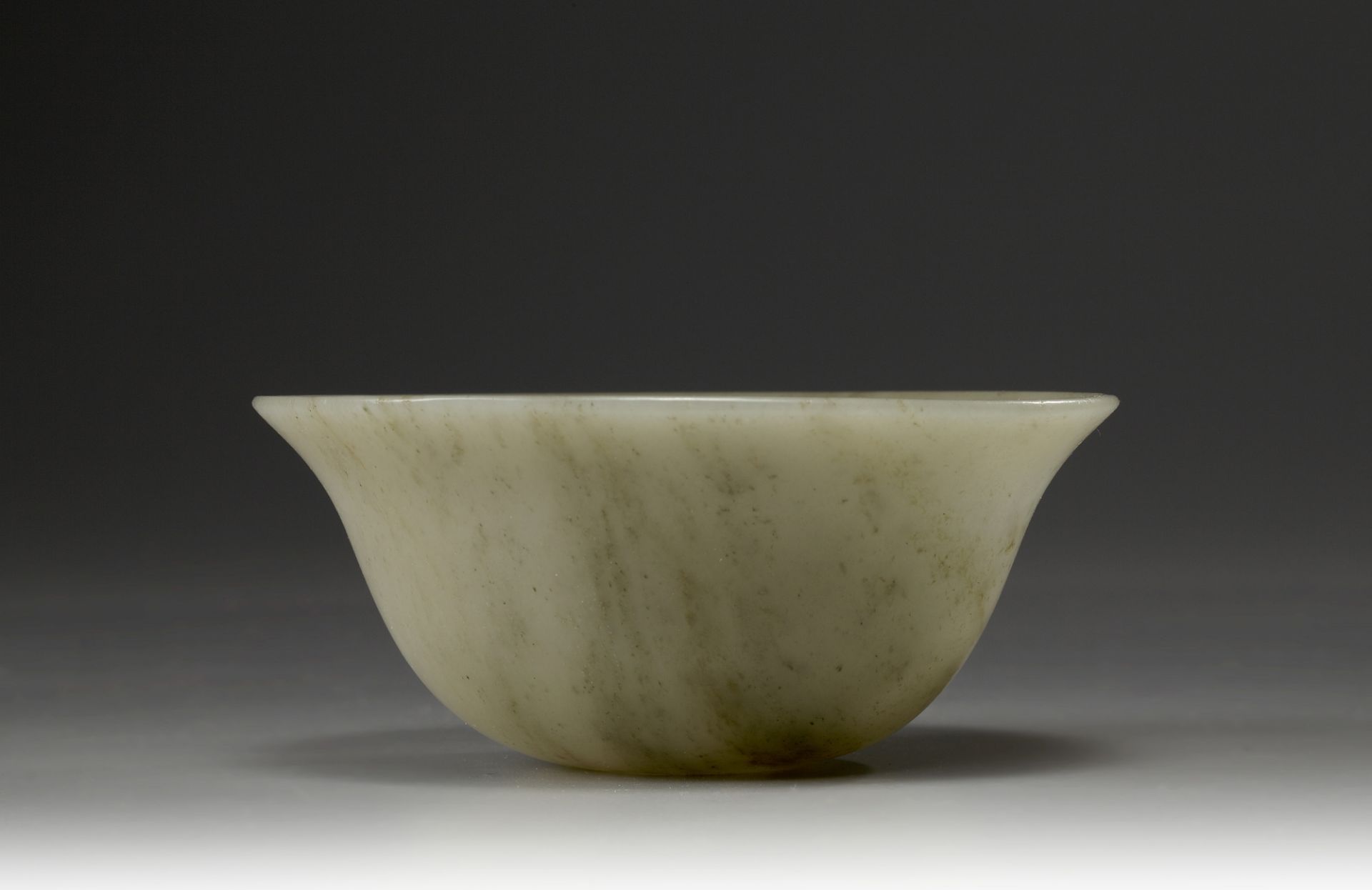 A celadon jade bowl - Image 3 of 5