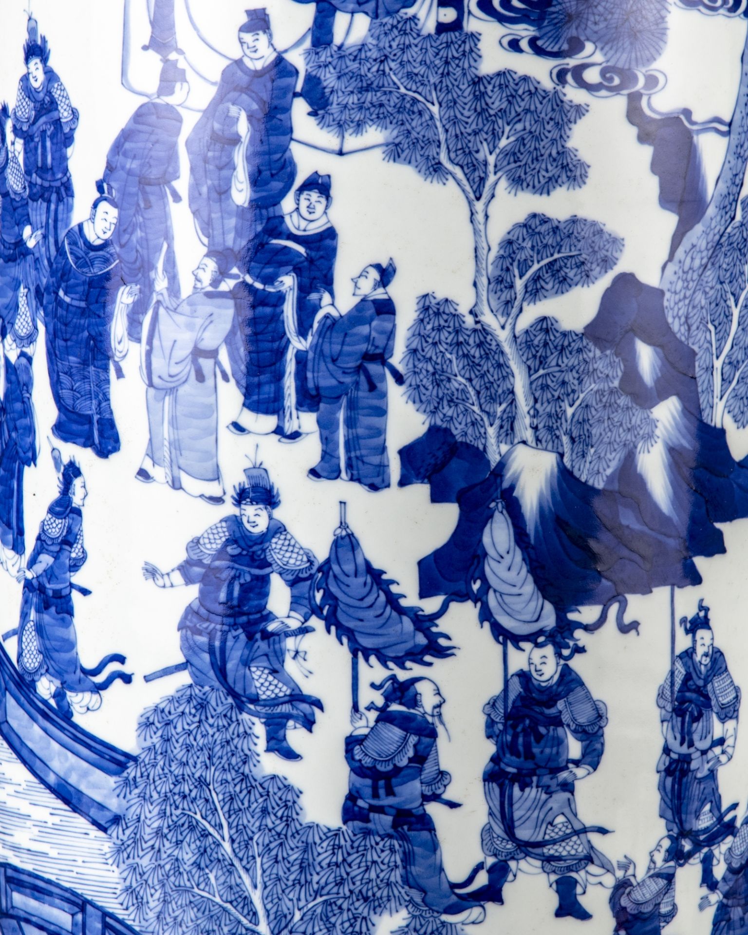A blue and white rouleau vase - Bild 9 aus 11