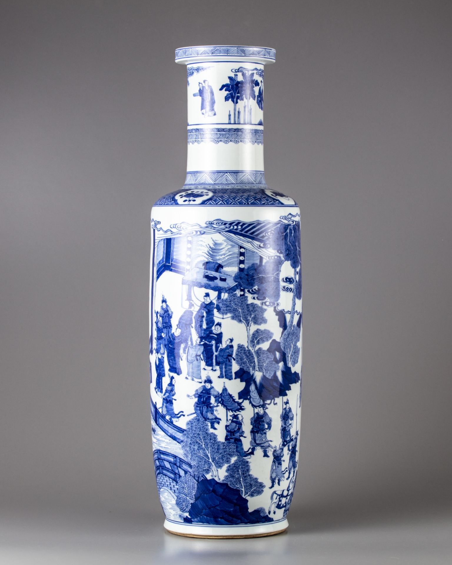 A blue and white rouleau vase - Image 3 of 11