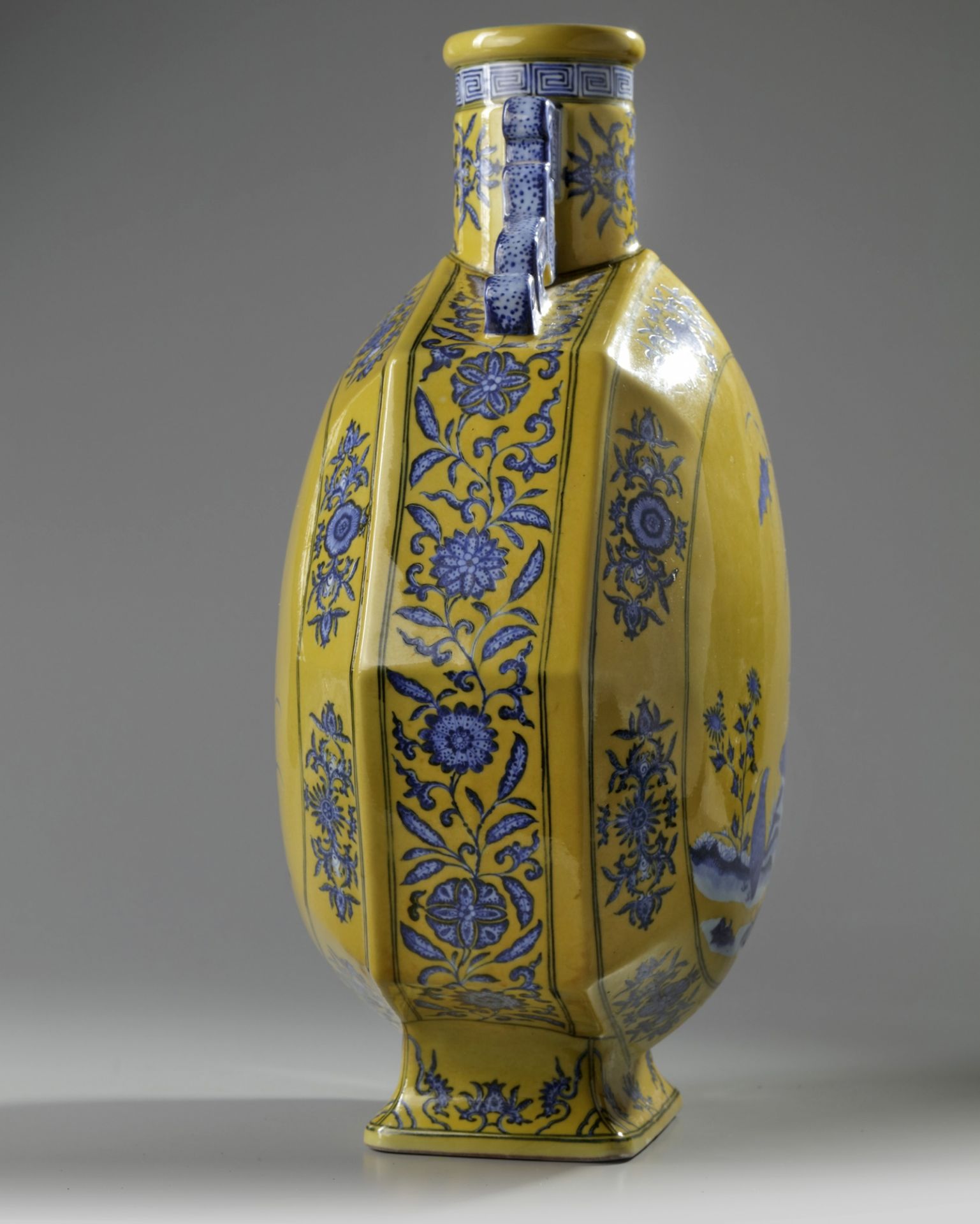 A massive Chinese yellow-ground blue and white moonflask - Image 3 of 5