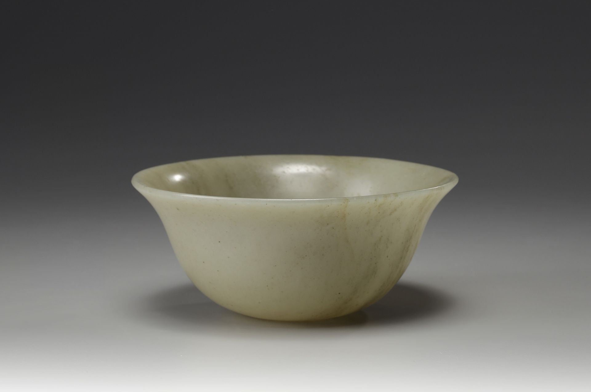 A celadon jade bowl - Image 5 of 5