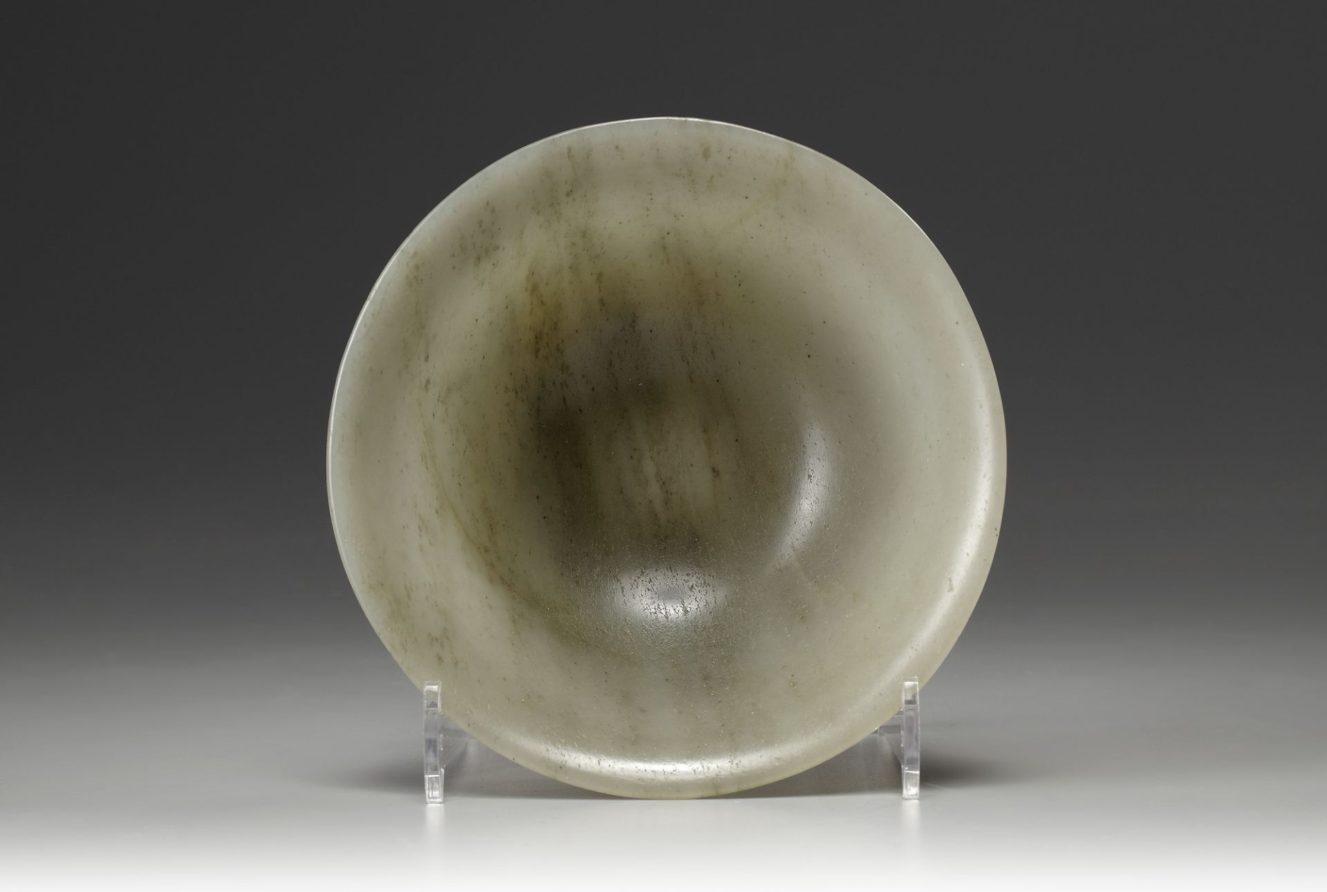 A celadon jade bowl - Image 4 of 5