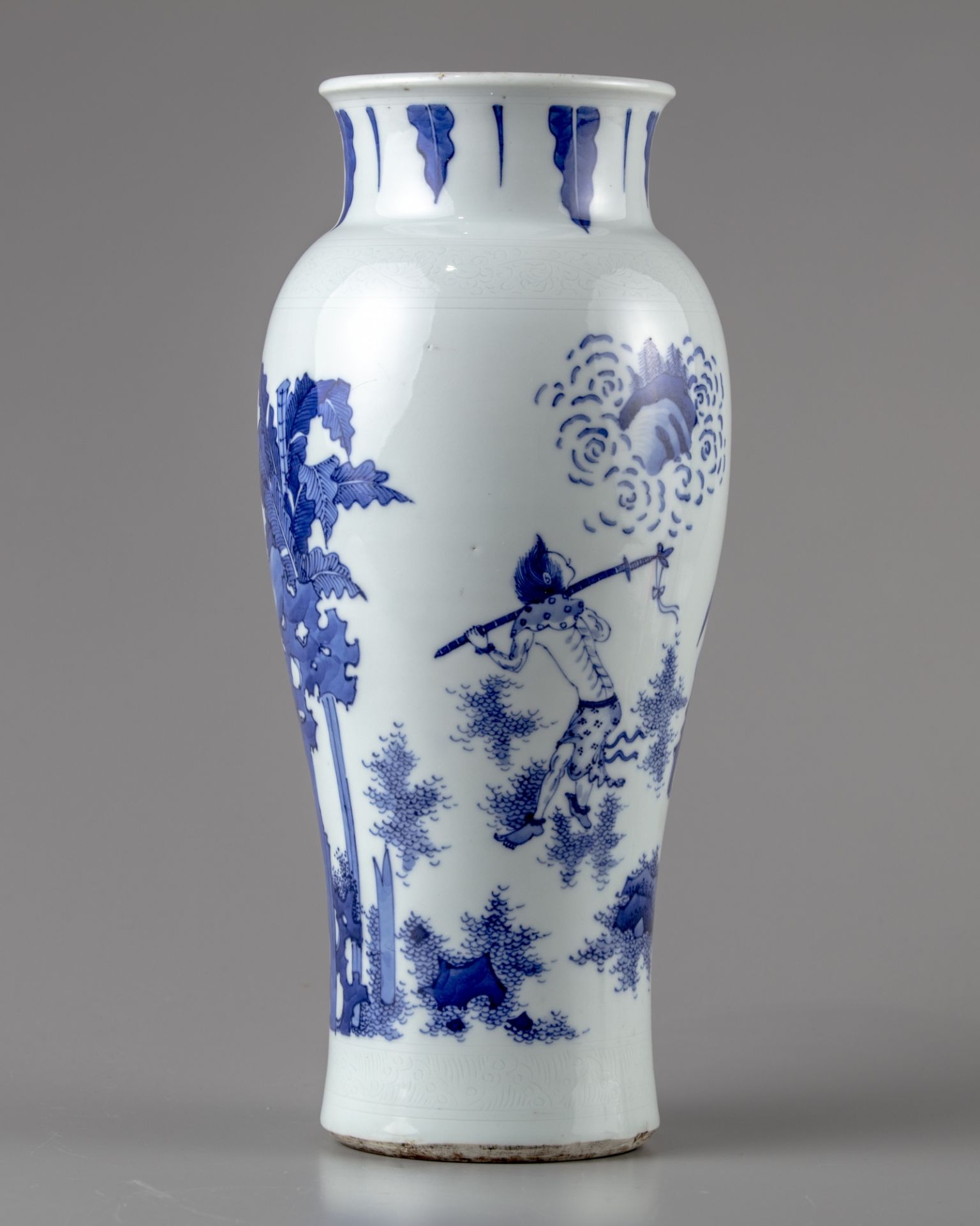 A Chinese blue and white 'Zhong Kui' slender vase - Bild 5 aus 7