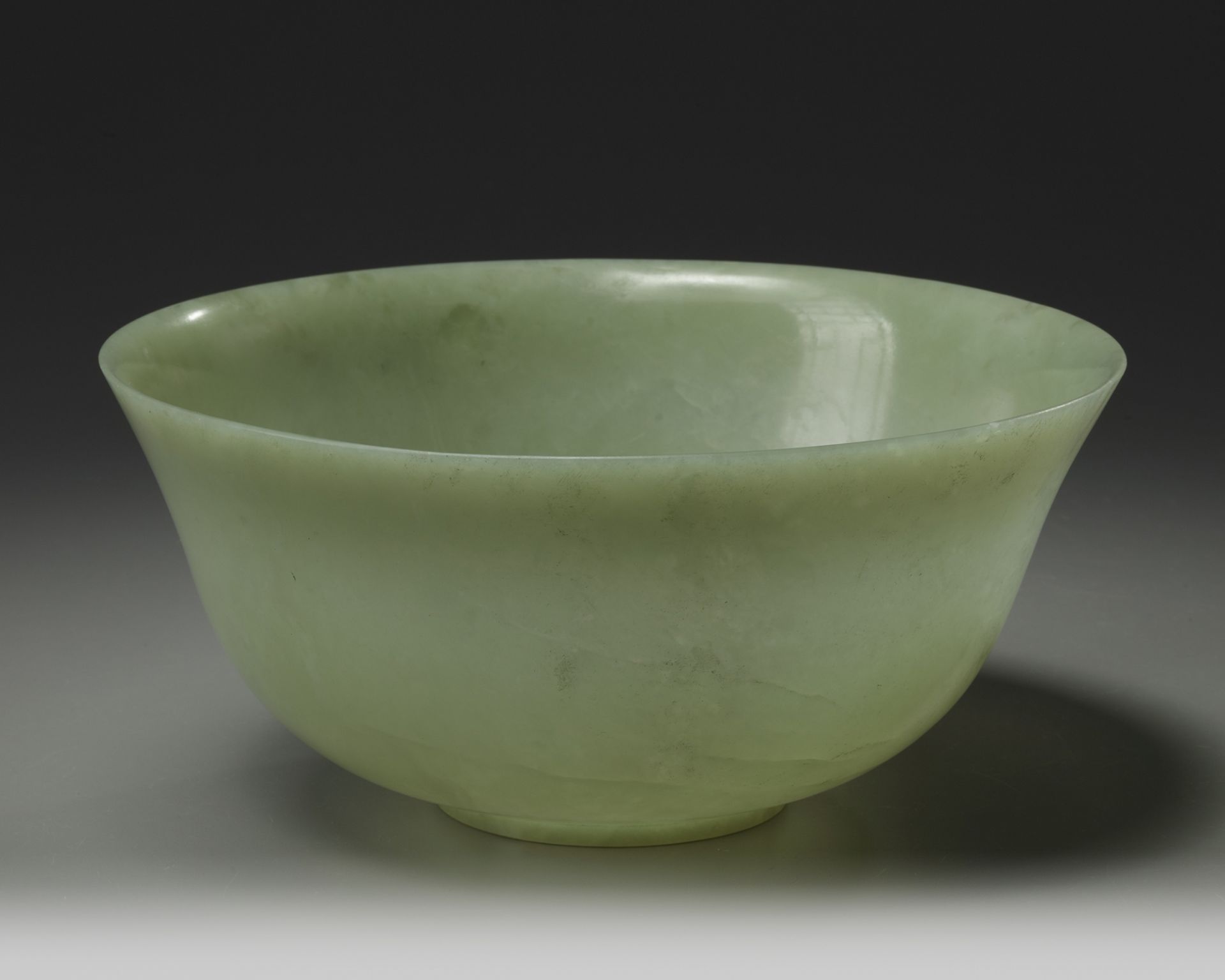 A Chinese green hardstone bowl - Bild 3 aus 5