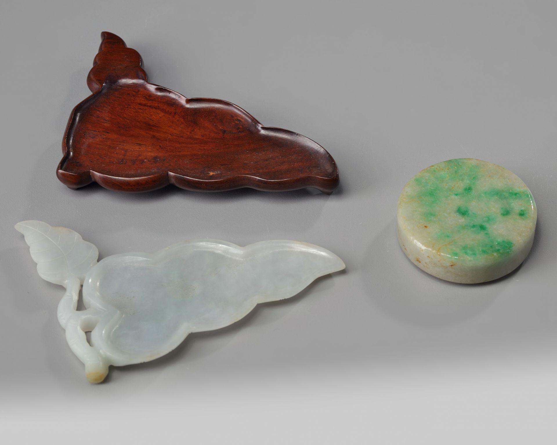 A Chinese pale jadeite leaf-form washer and a jadeite washer - Image 4 of 4
