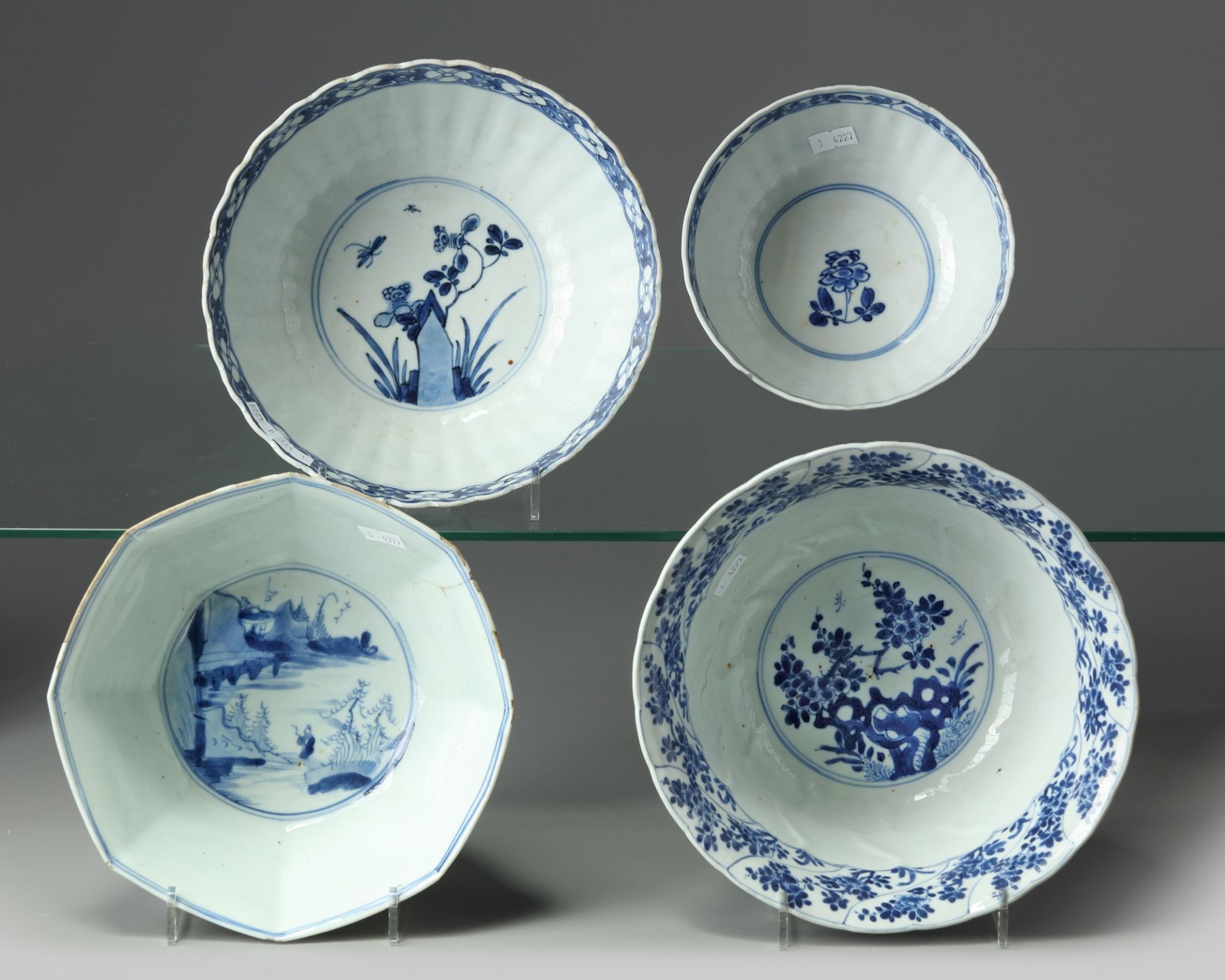 Four Chinese blue and white bowls - Bild 4 aus 5