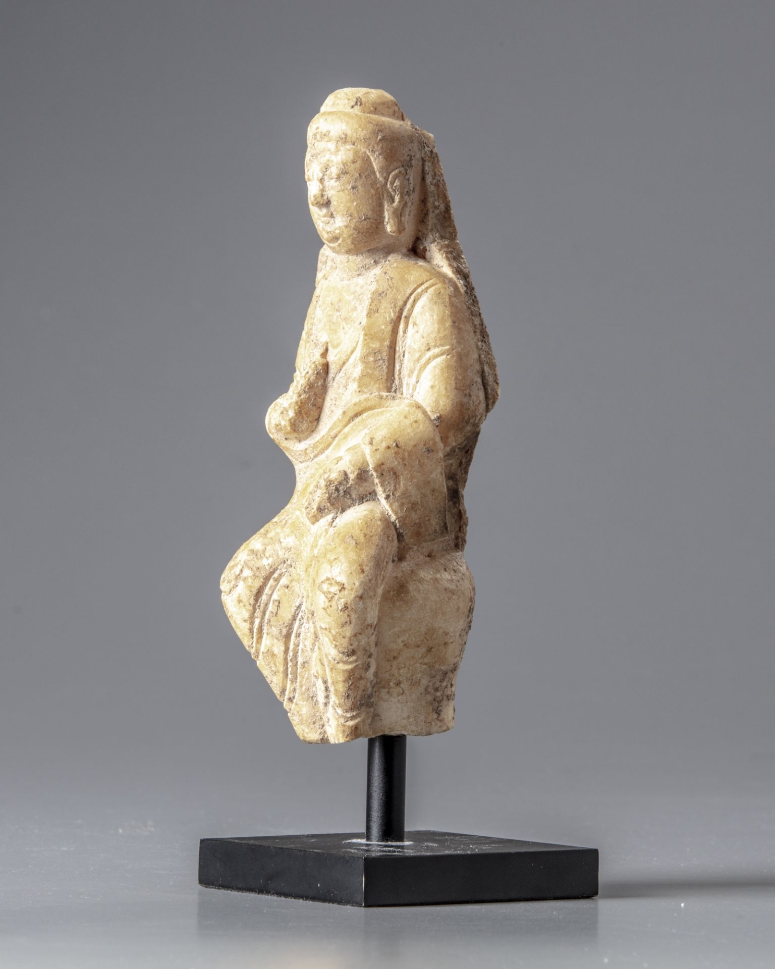 A Chinese stone carving of Shakyamuni - Bild 2 aus 3