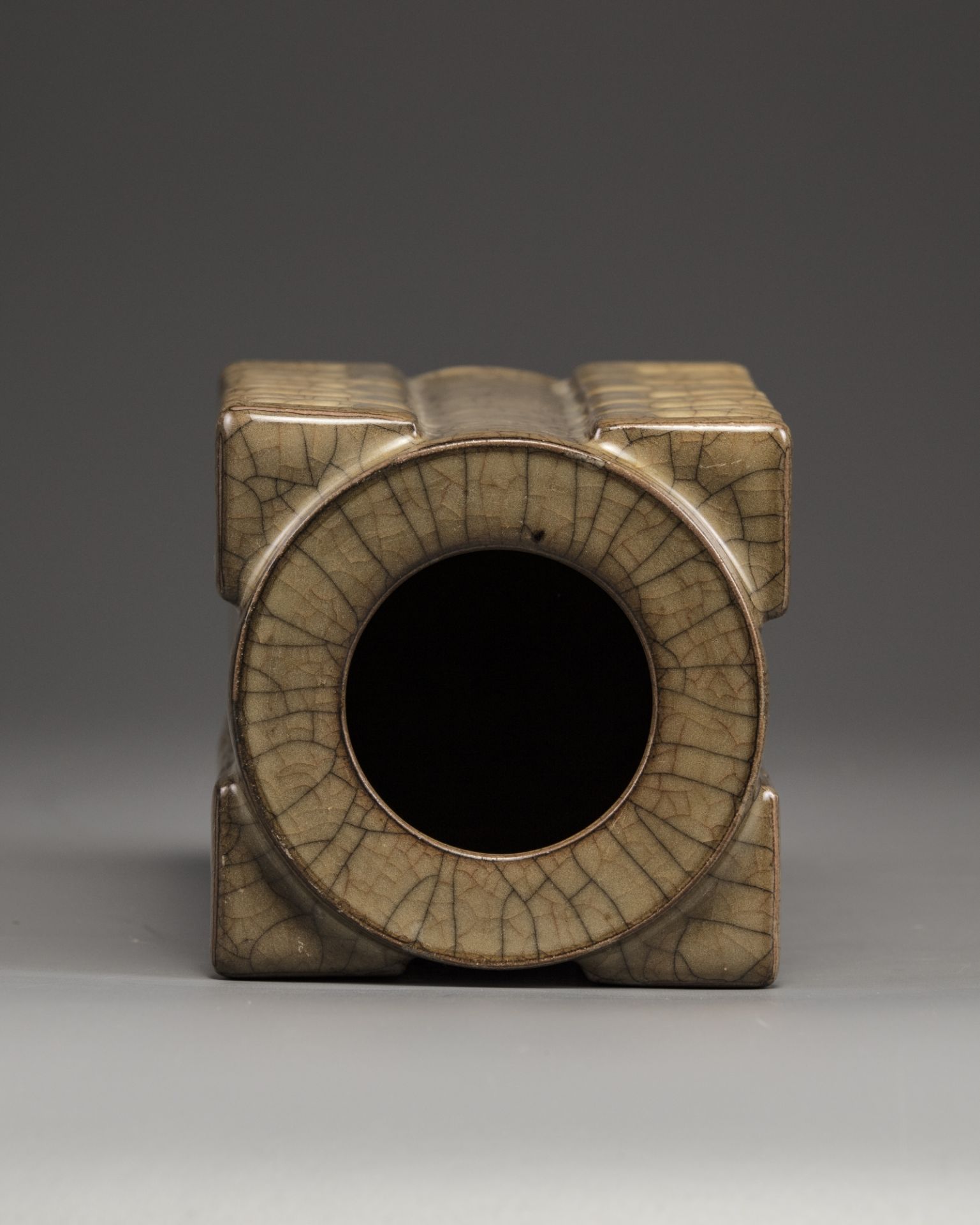 A Chinese crackle-glazed square vase, cong - Bild 4 aus 5
