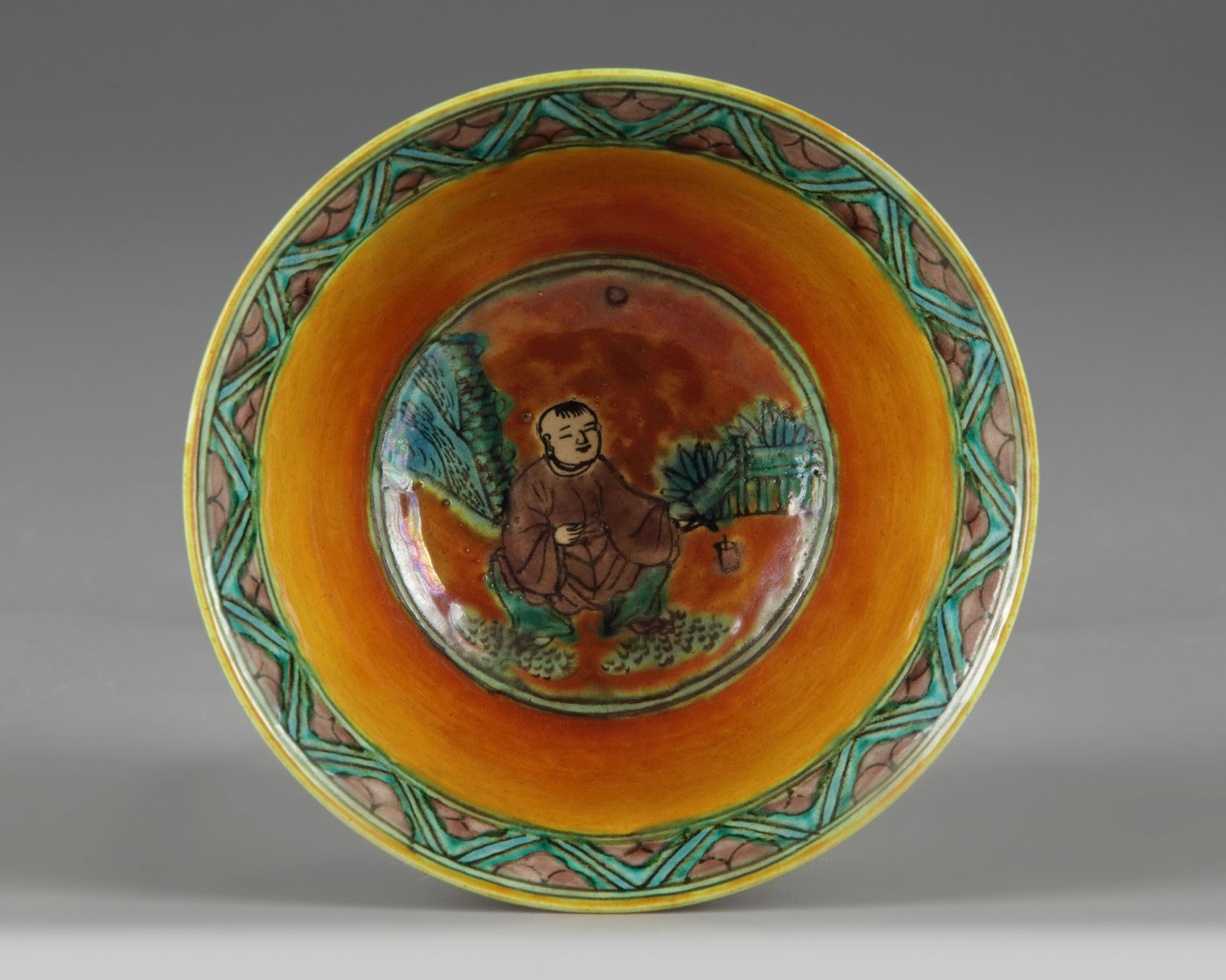 A Chinese amber-ground turquoise, aubergine, and green-glazed bowl - Bild 3 aus 4