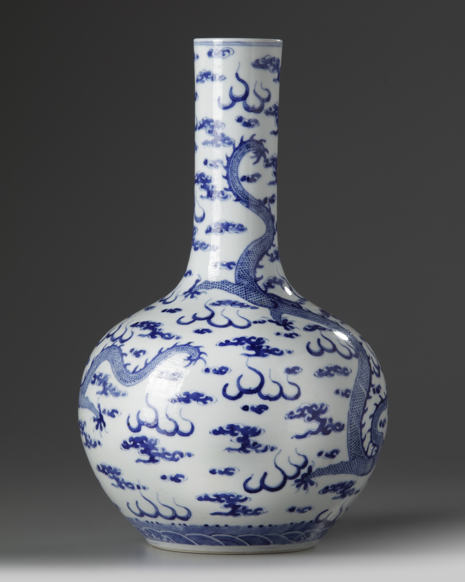 A Chinese blue and white 'dragon' bottle vase - Image 2 of 5