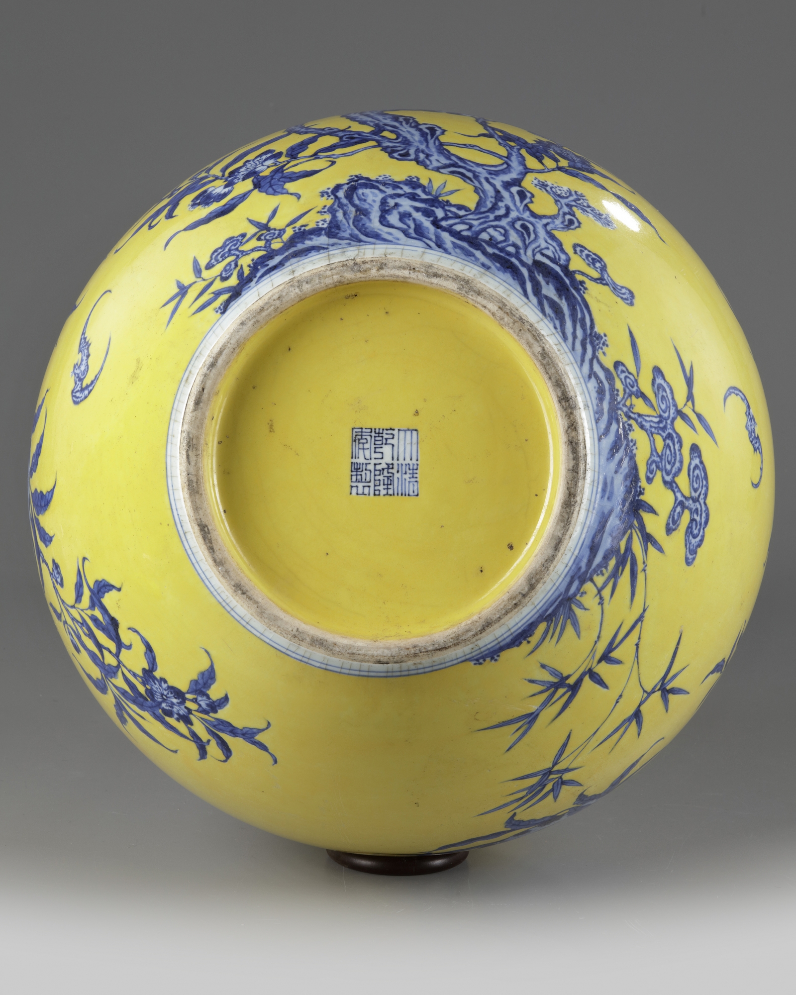 A Chinese yellow-ground blue and white 'nine peach' vase, tianqiuping - Image 5 of 5