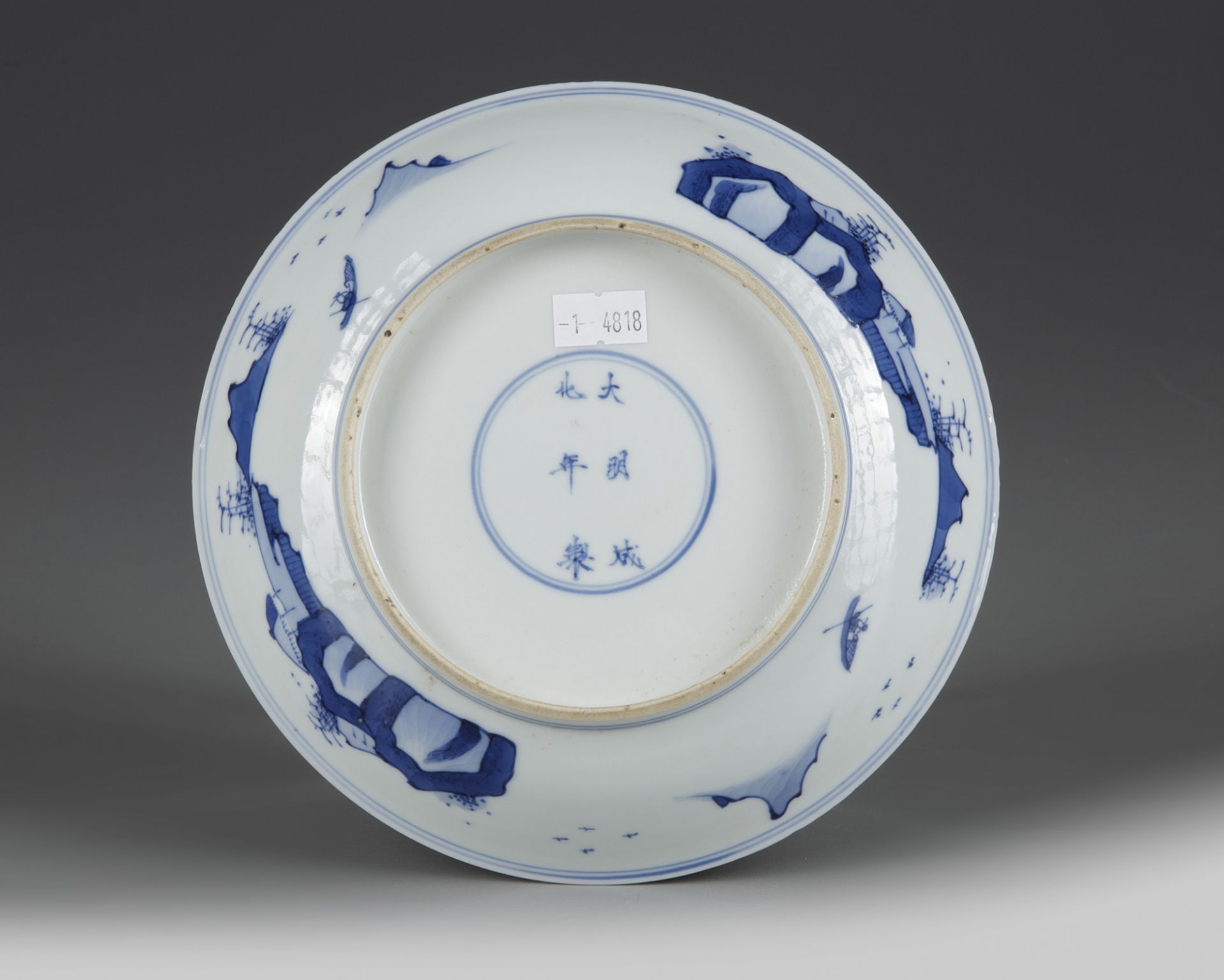 A Chinese blue and white 'Romance of the Western Chamber' dish - Bild 2 aus 2