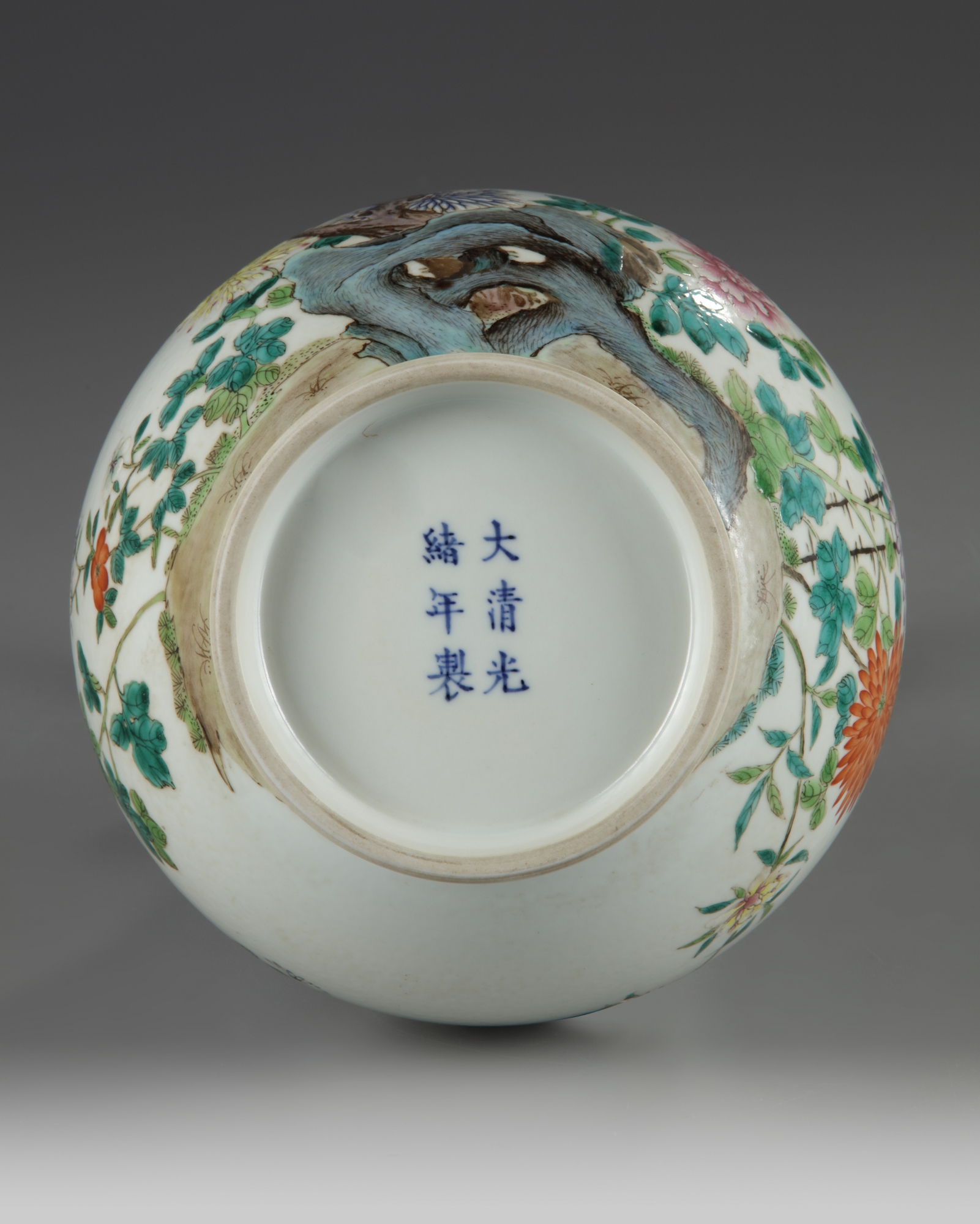 A Chinese famille rose 'birds and flowers' pear-shaped vase, yuhuchunping - Image 4 of 4