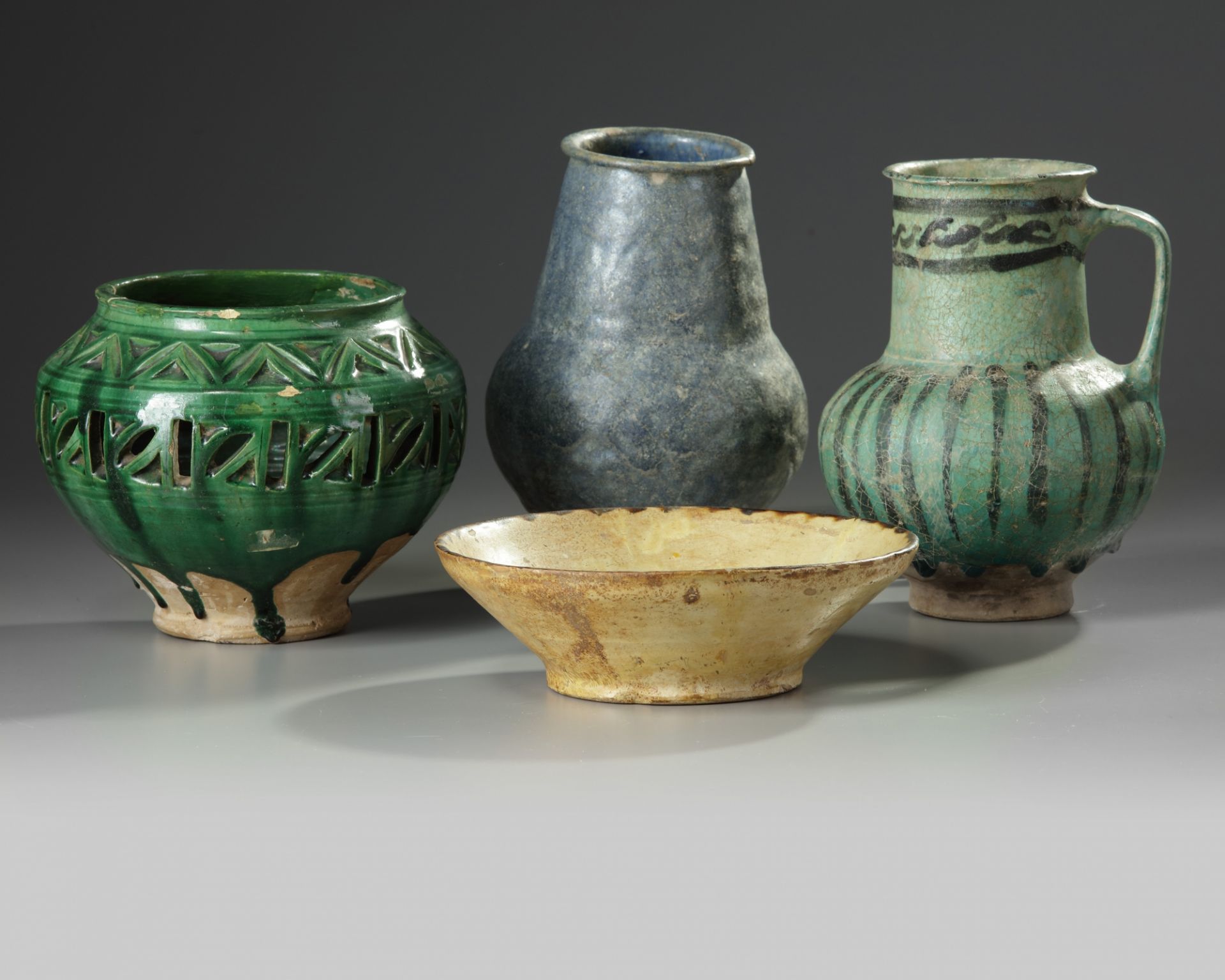 A group of four Islamic pottery objects - Image 2 of 2