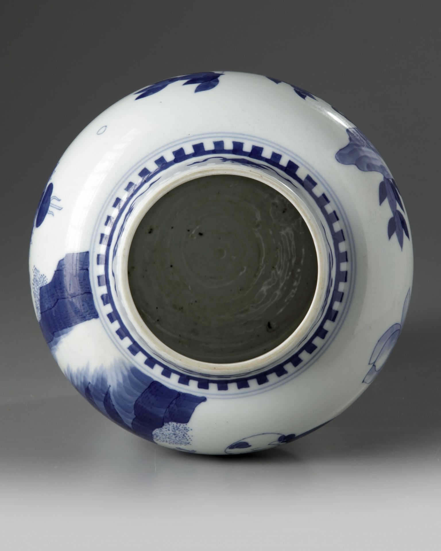 A Chinese blue and white 'boys' vase - Bild 5 aus 5