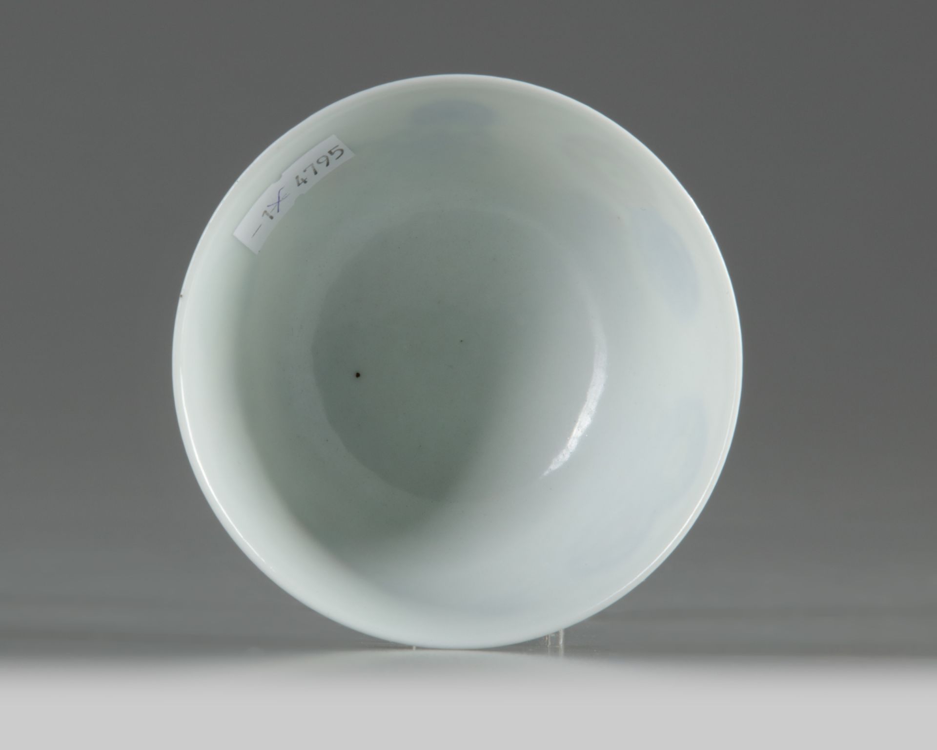 A Chinese doucai 'flower-balls' bowl - Bild 5 aus 5