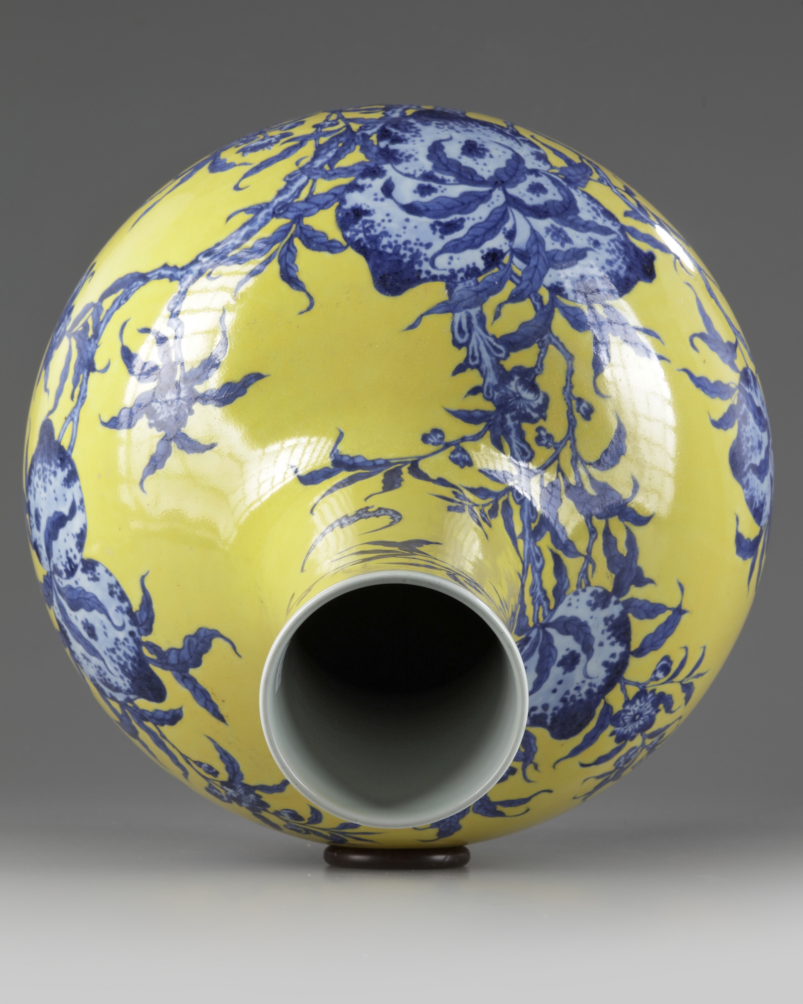 A Chinese yellow-ground blue and white 'nine peach' vase, tianqiuping - Image 4 of 5