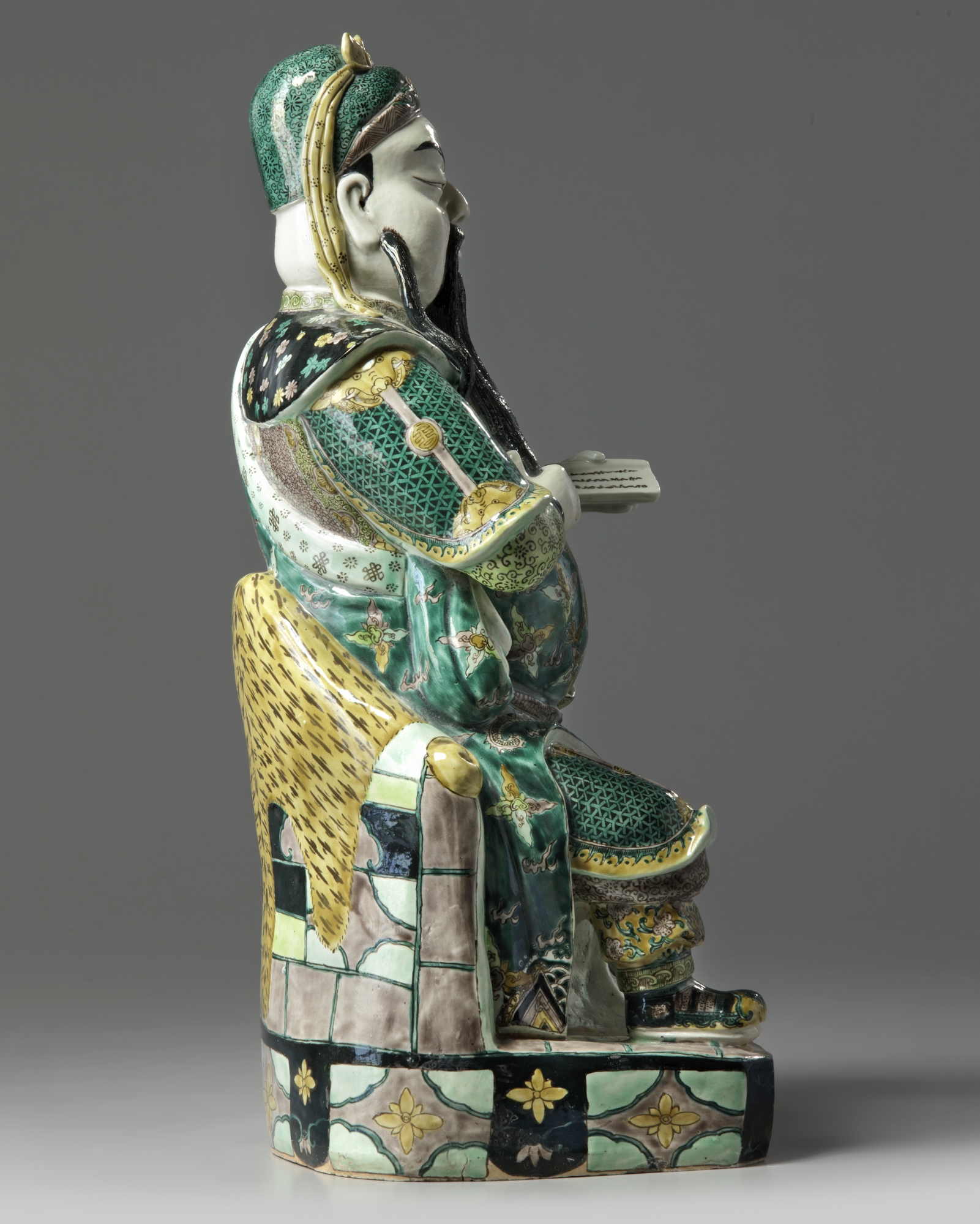 A Chinese famille verte biscuit figure of Guandi - Image 4 of 6