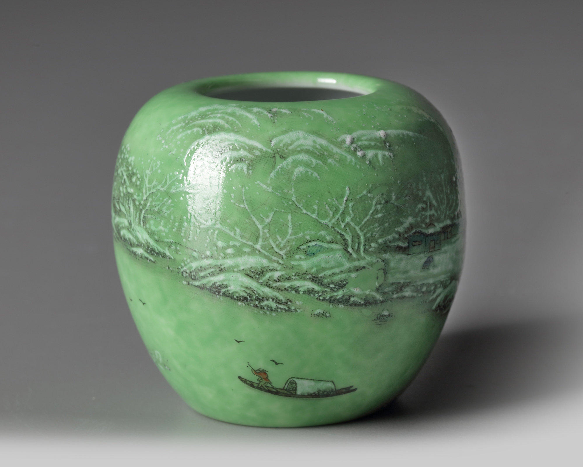 A Chinese green-ground grisaille-decorated waterpot - Image 3 of 5