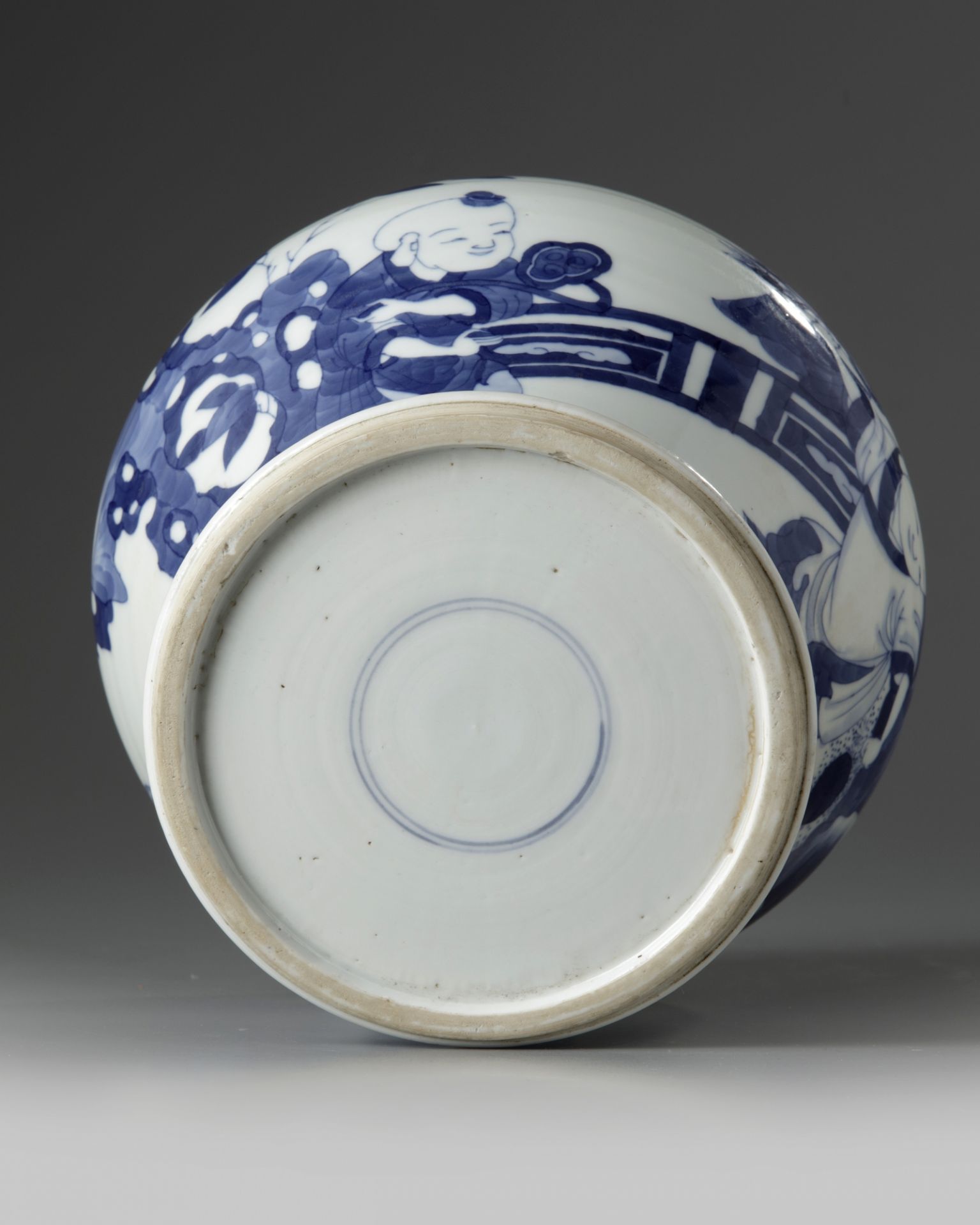 A Chinese blue and white 'boys' vase - Bild 4 aus 5