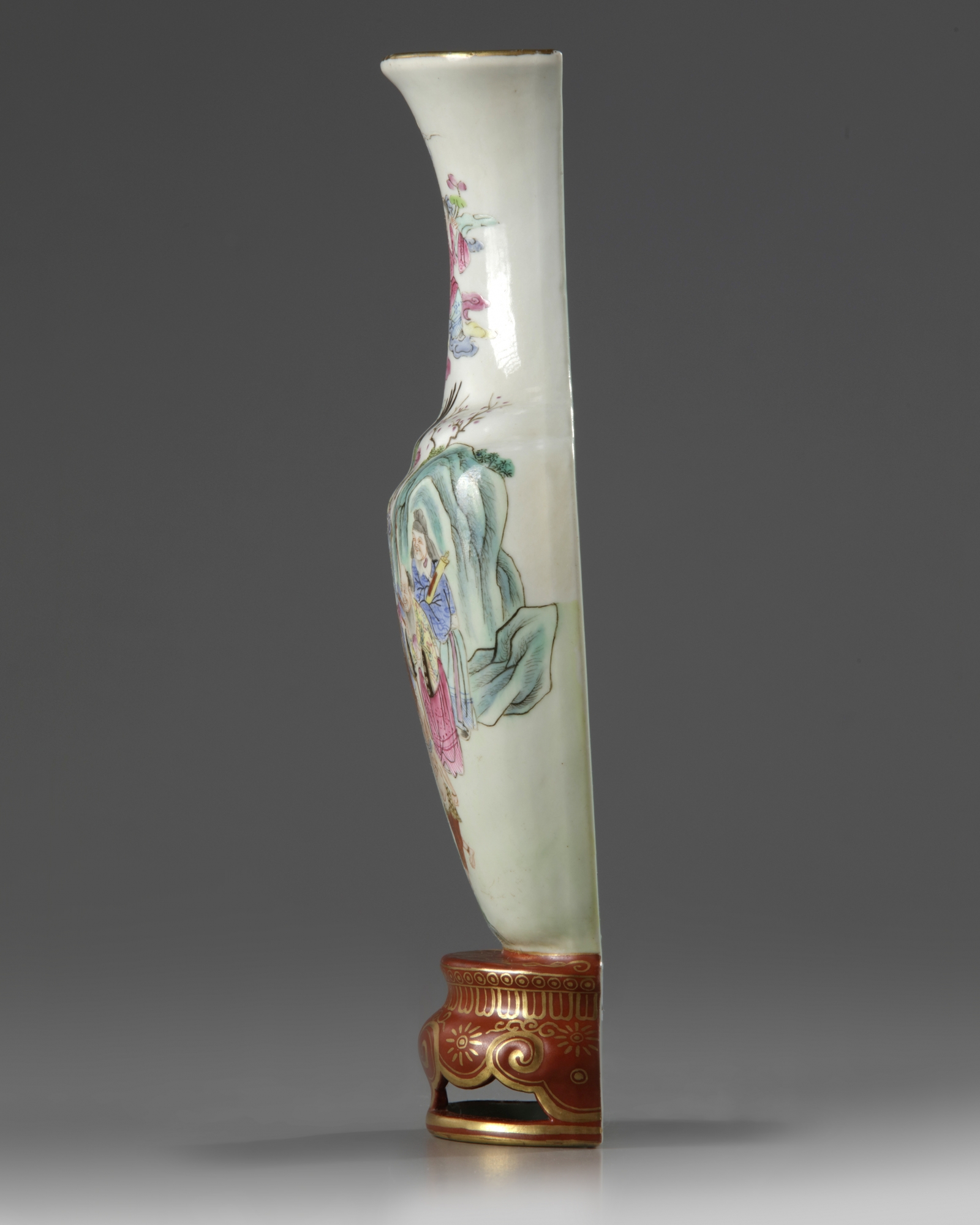 A Chinese famille rose wall vase - Image 2 of 5
