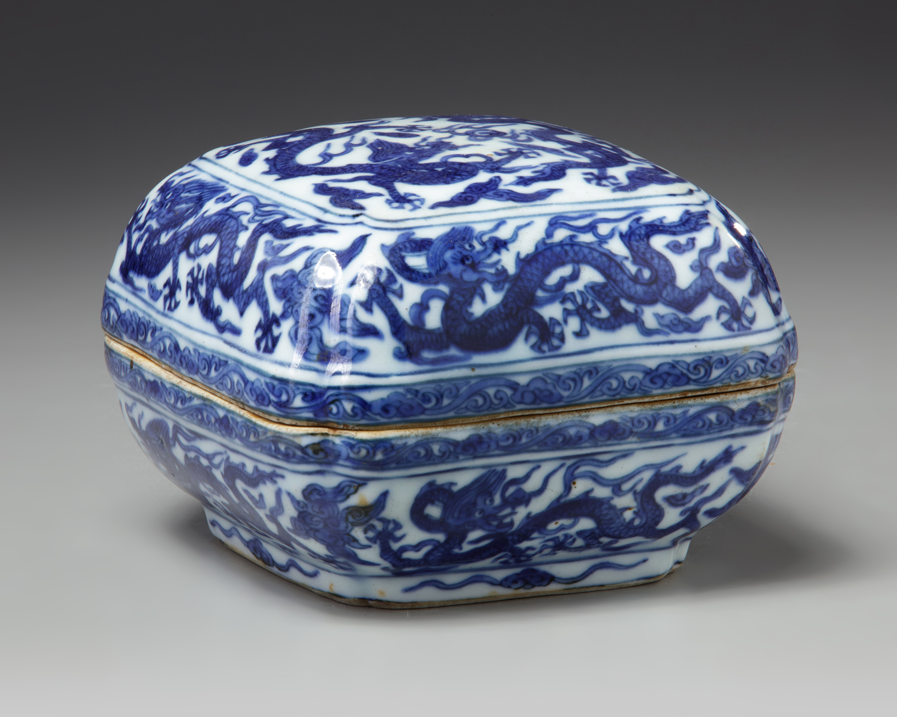 A Chinese blue and white square-section box and cover - Image 2 of 3