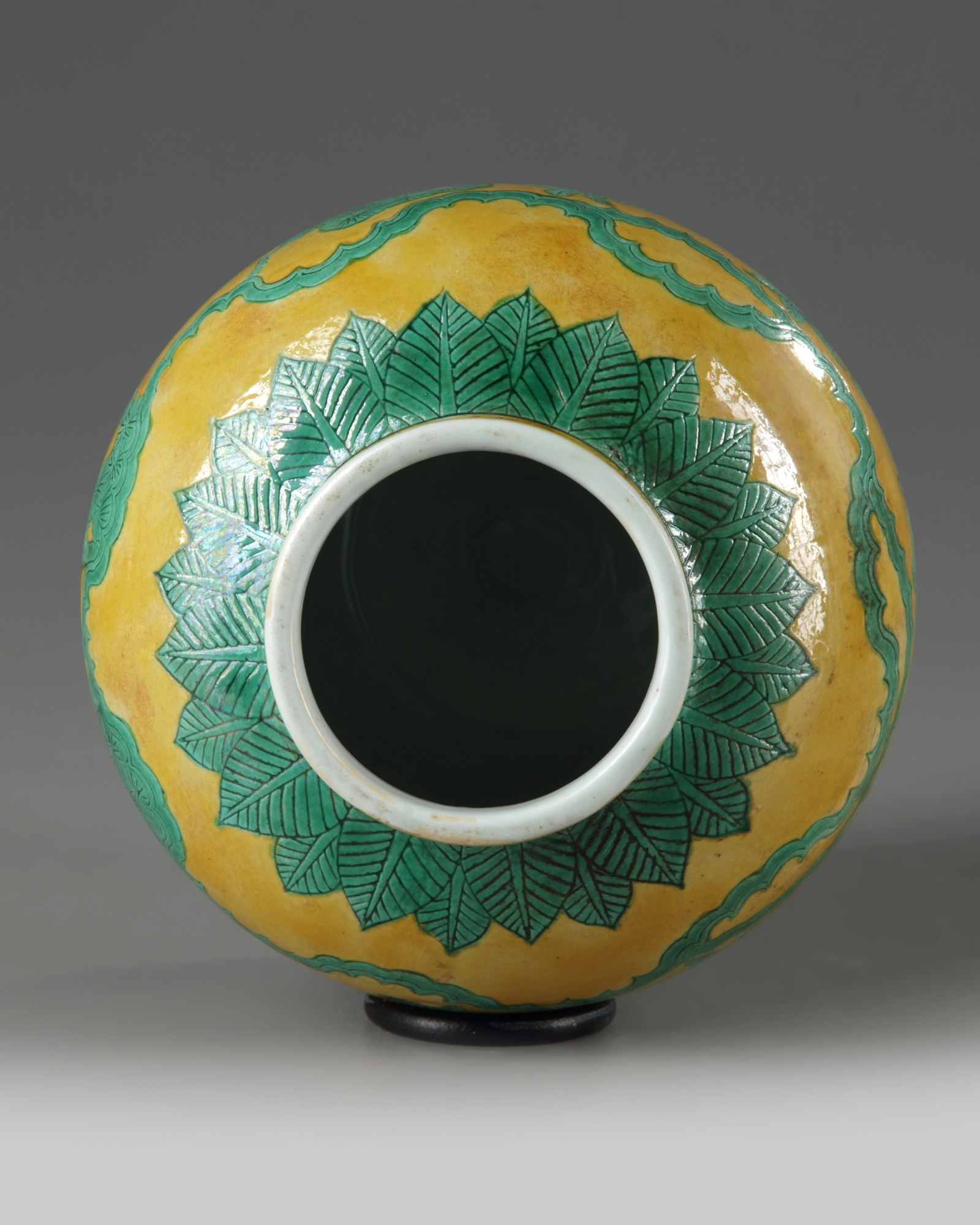 A Chinese yellow ground and green glazed 'boys' jar - Image 4 of 5