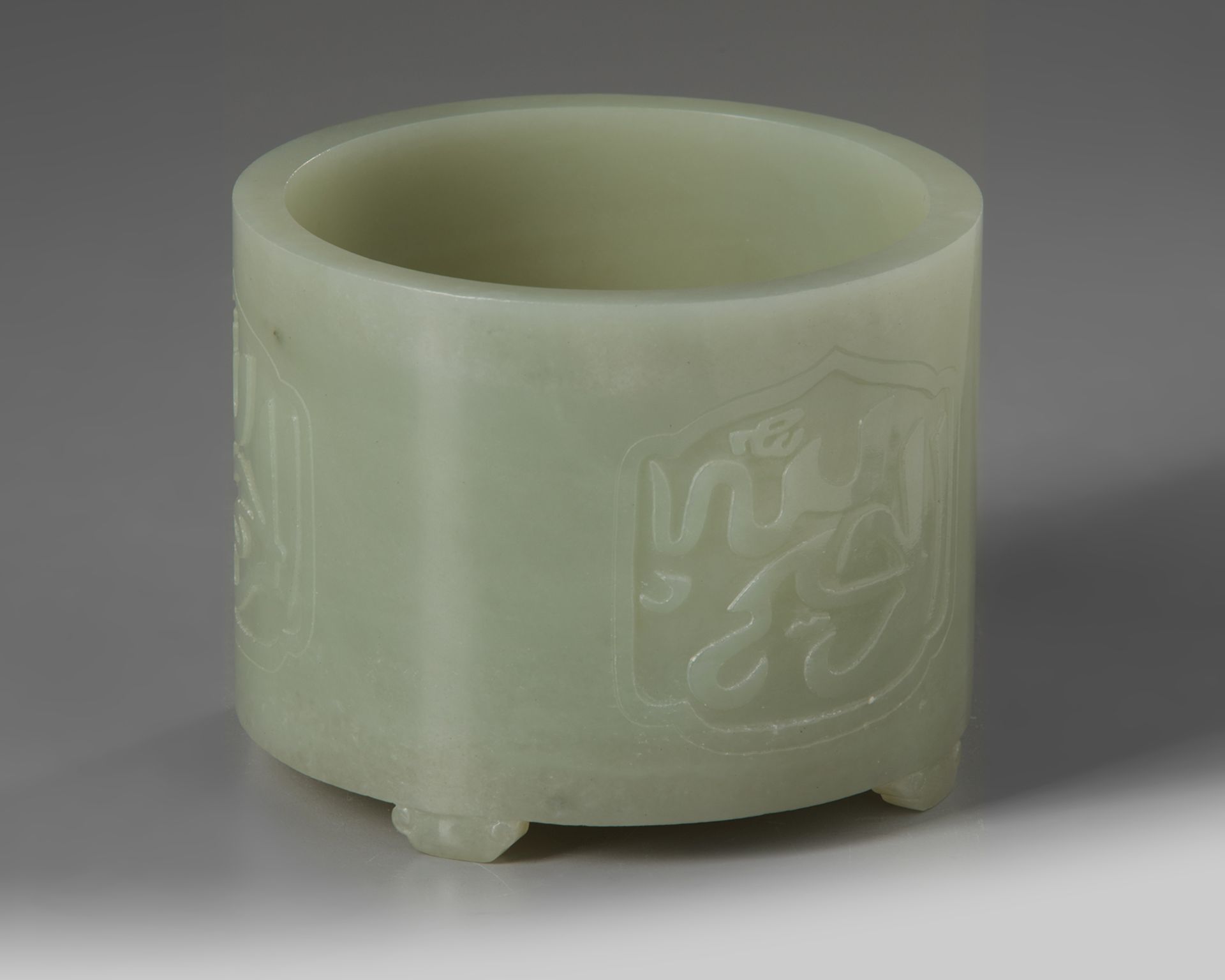 A Chinese pale celadon jade 'Islamic market' censer - Bild 2 aus 5